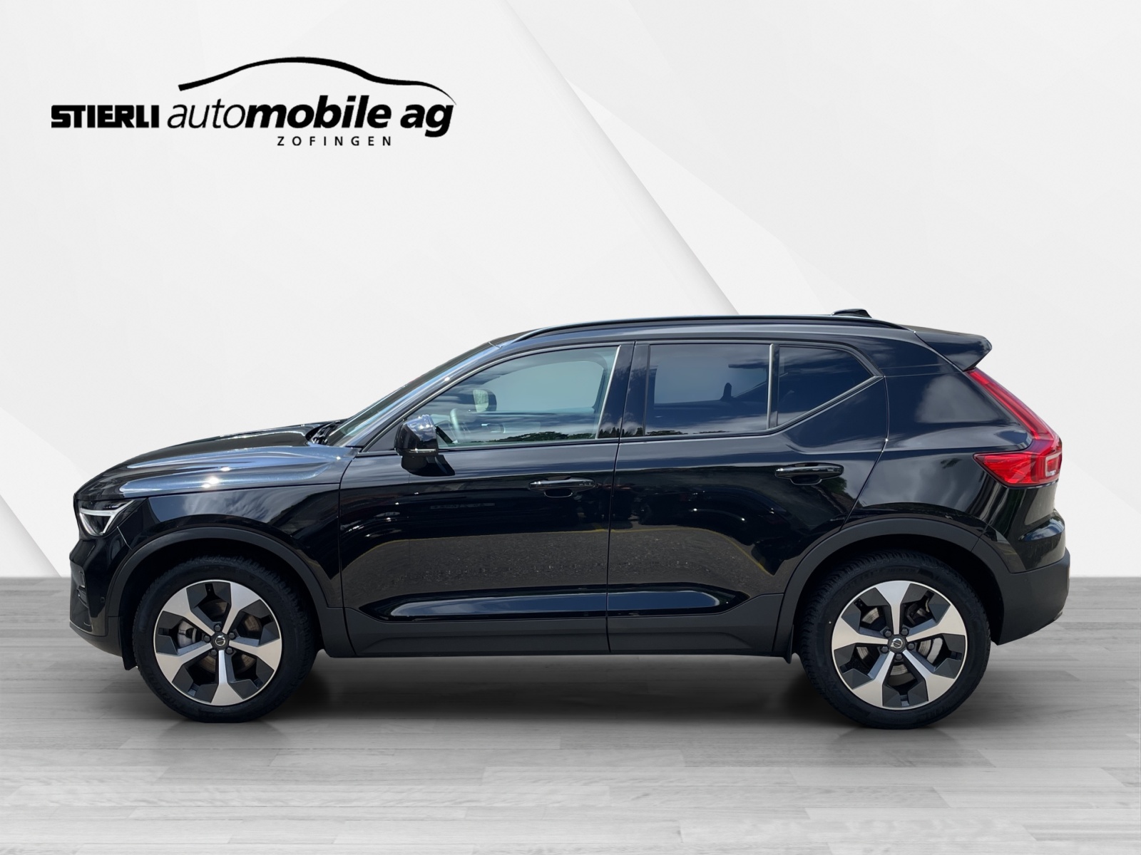 VOLVO XC40 2.0 B3 MH Plus Dark-image-7