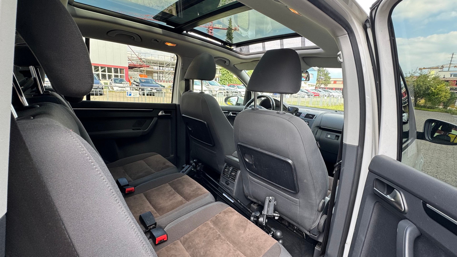 VW Touran 2.0 TDI Highline DSG-image-10