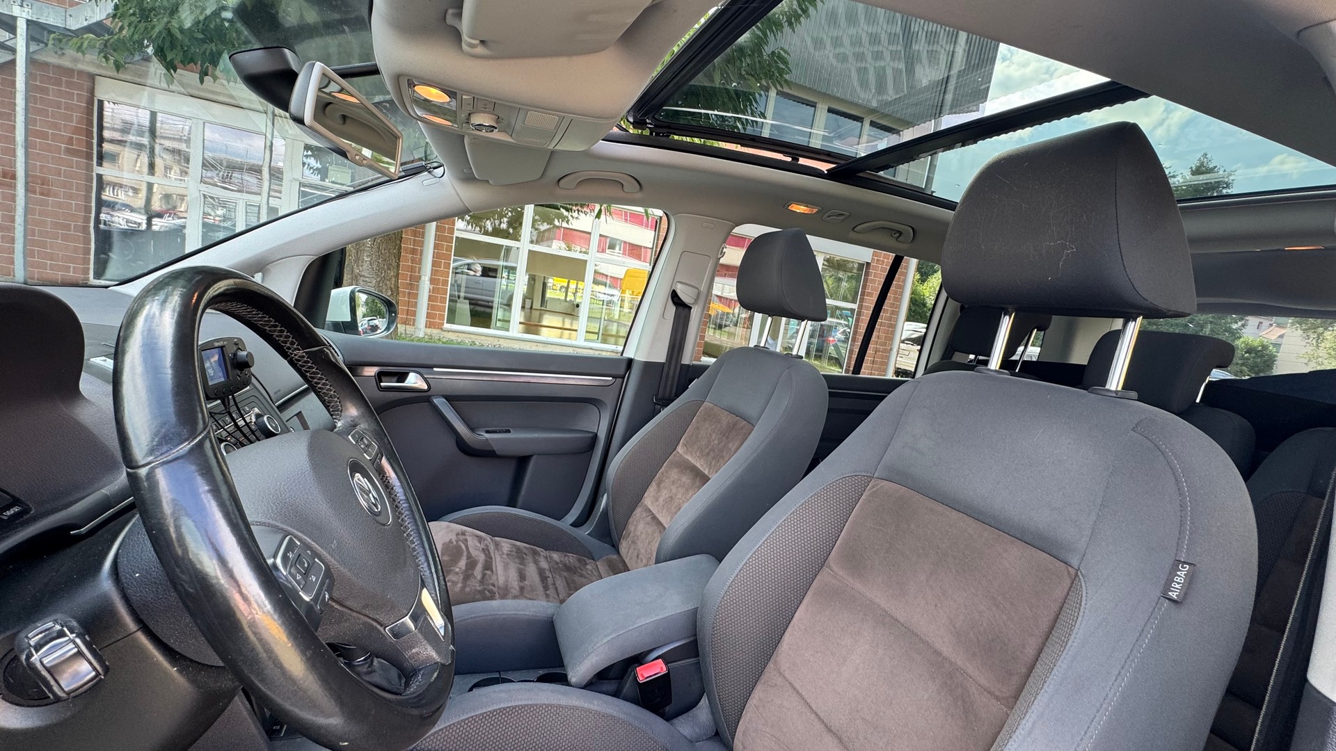 VW Touran 2.0 TDI Highline DSG-image-6