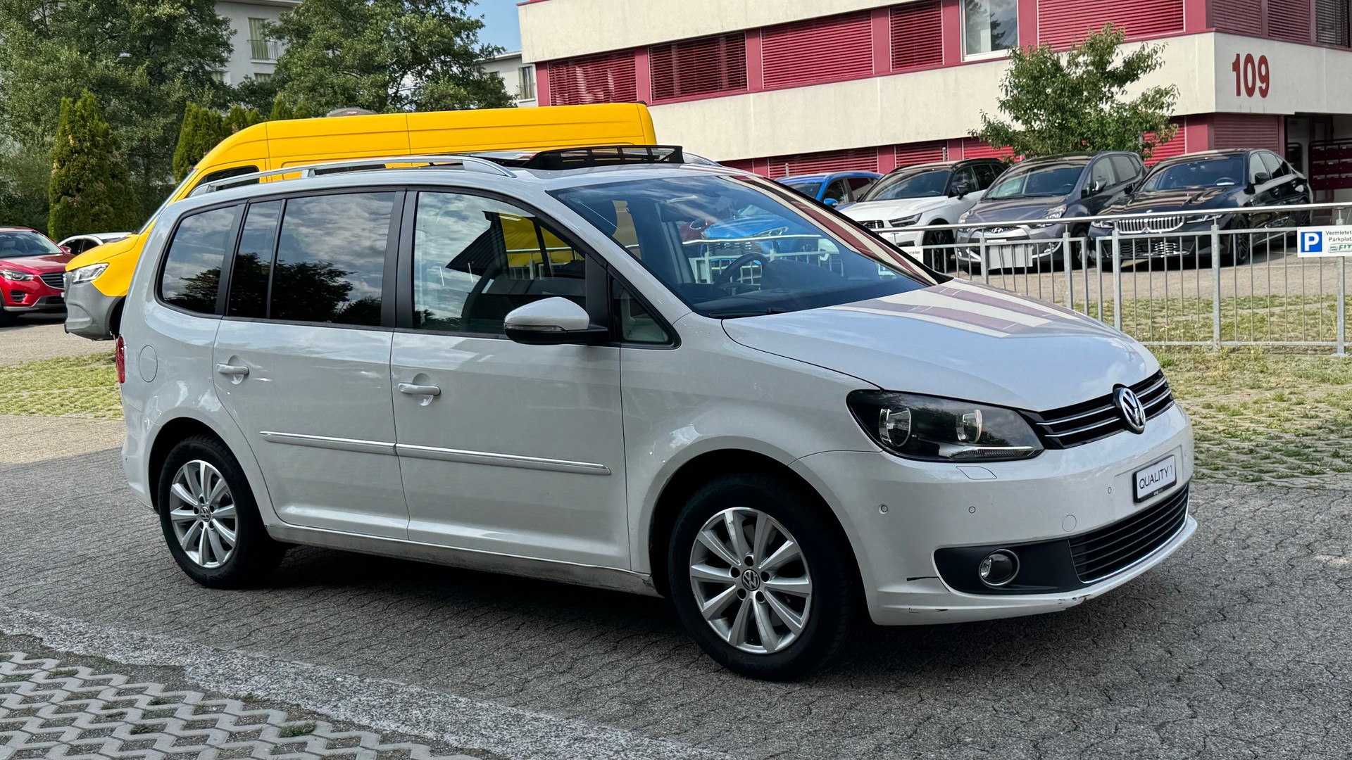 VW Touran 2.0 TDI Highline DSG-image-2