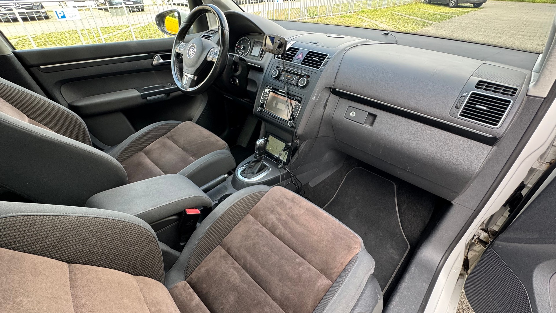 VW Touran 2.0 TDI Highline DSG-image-9