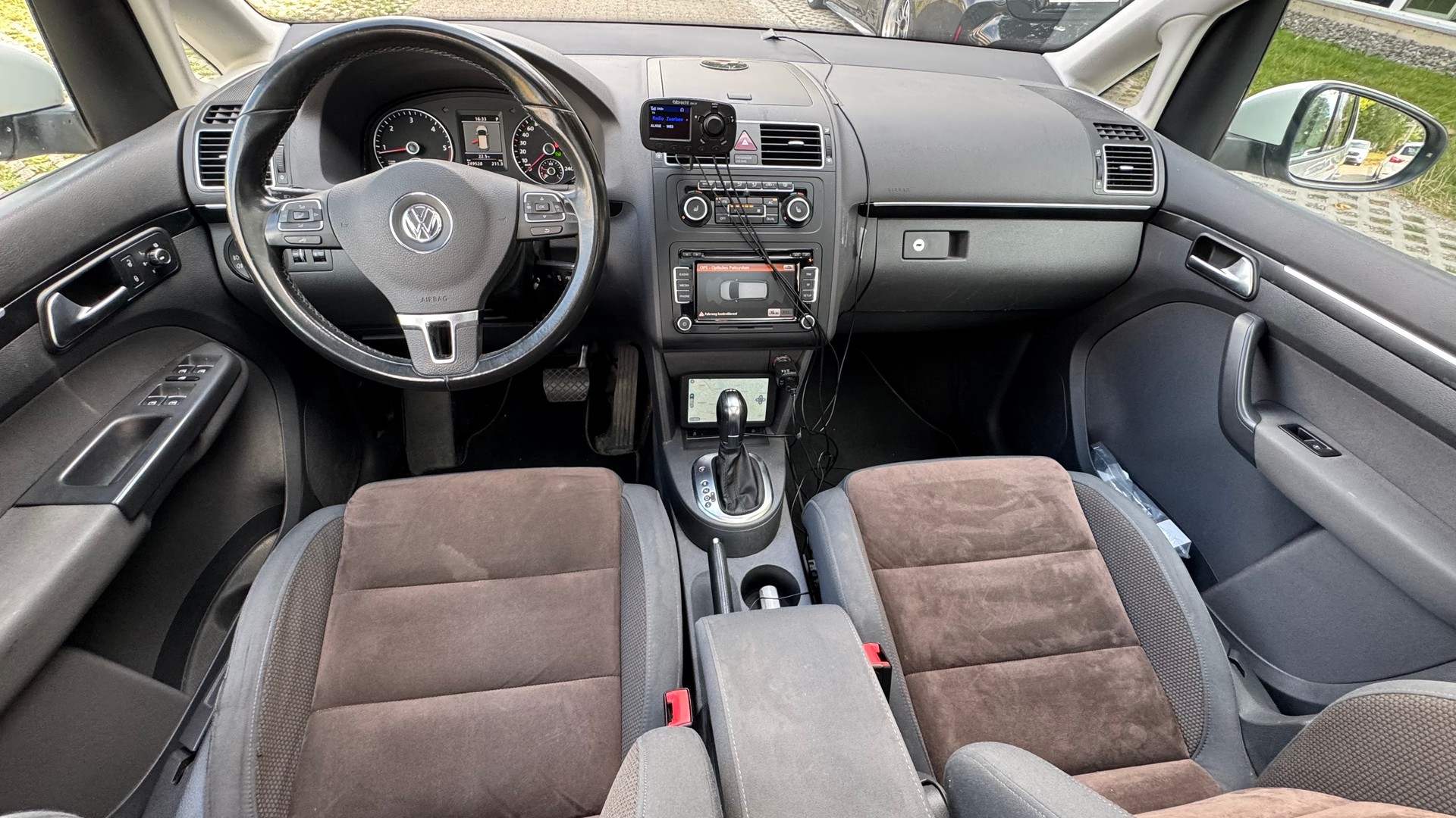 VW Touran 2.0 TDI Highline DSG-image-8