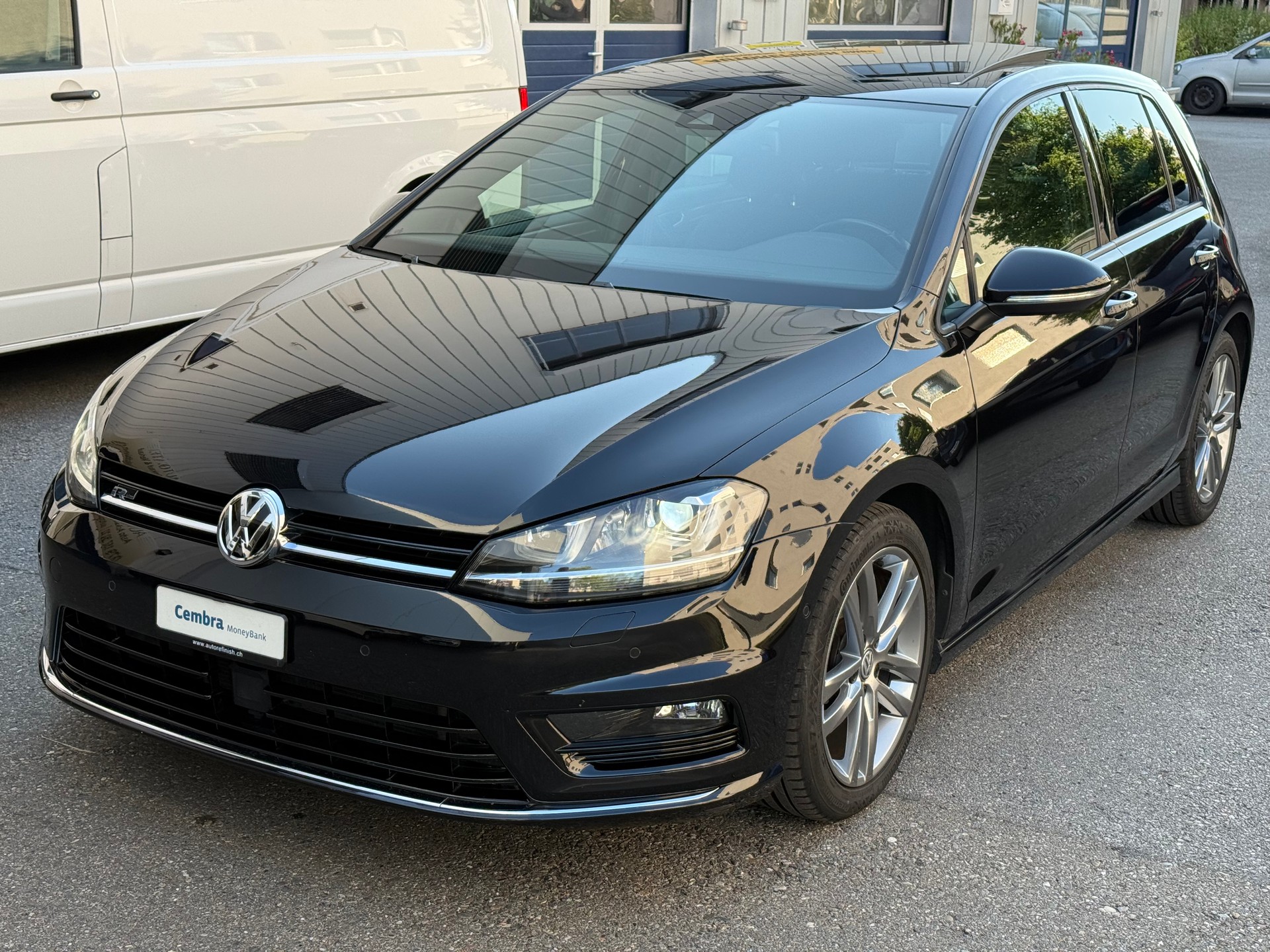 VW Golf 1.4 TSI Lounge R-Line-image-2