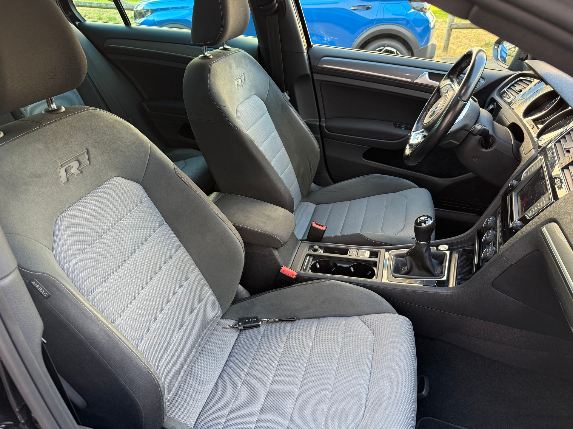 VW Golf 1.4 TSI Lounge R-Line-image-8