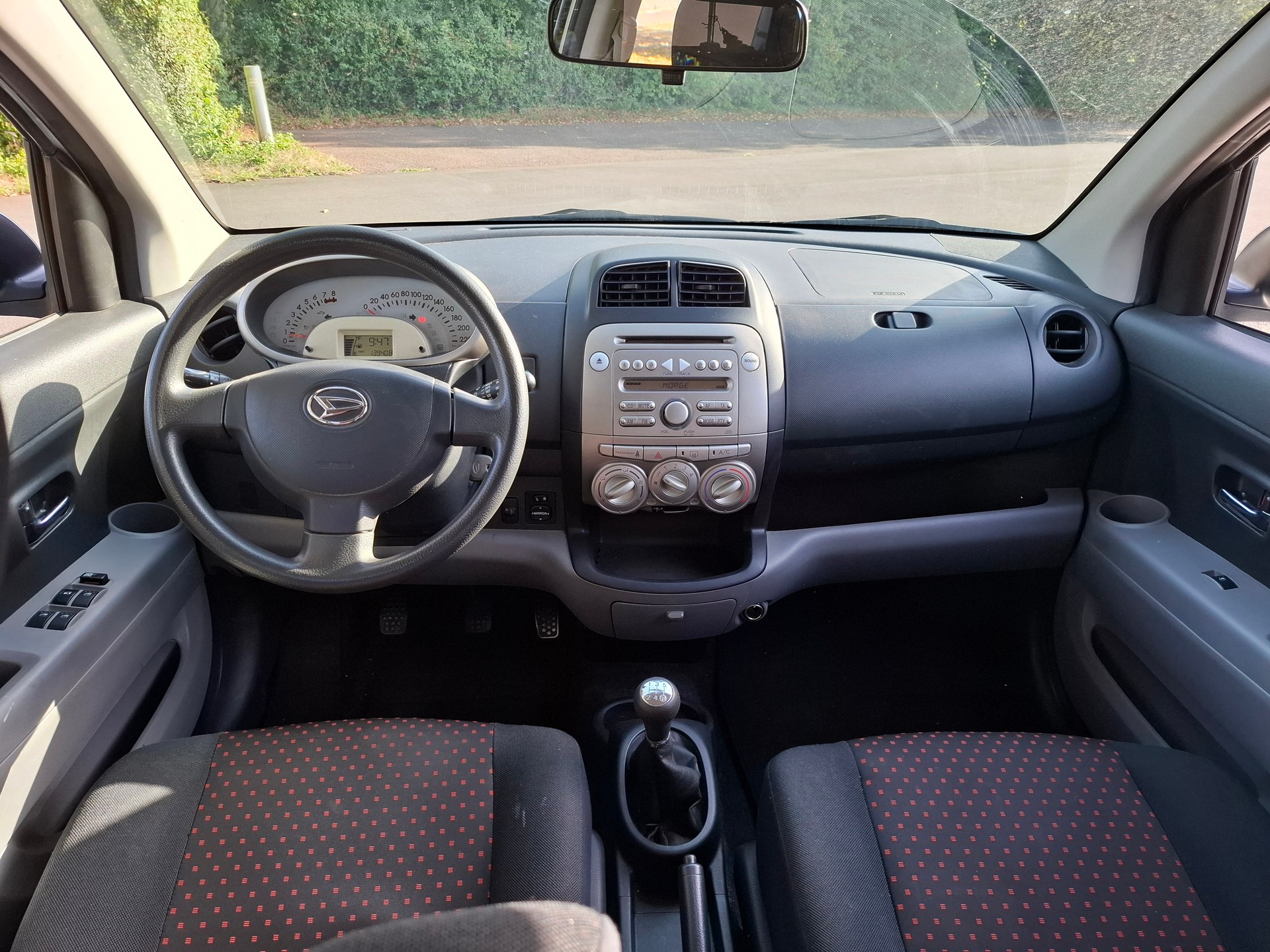 DAIHATSU Sirion 1.3 eco-4WD-image-9