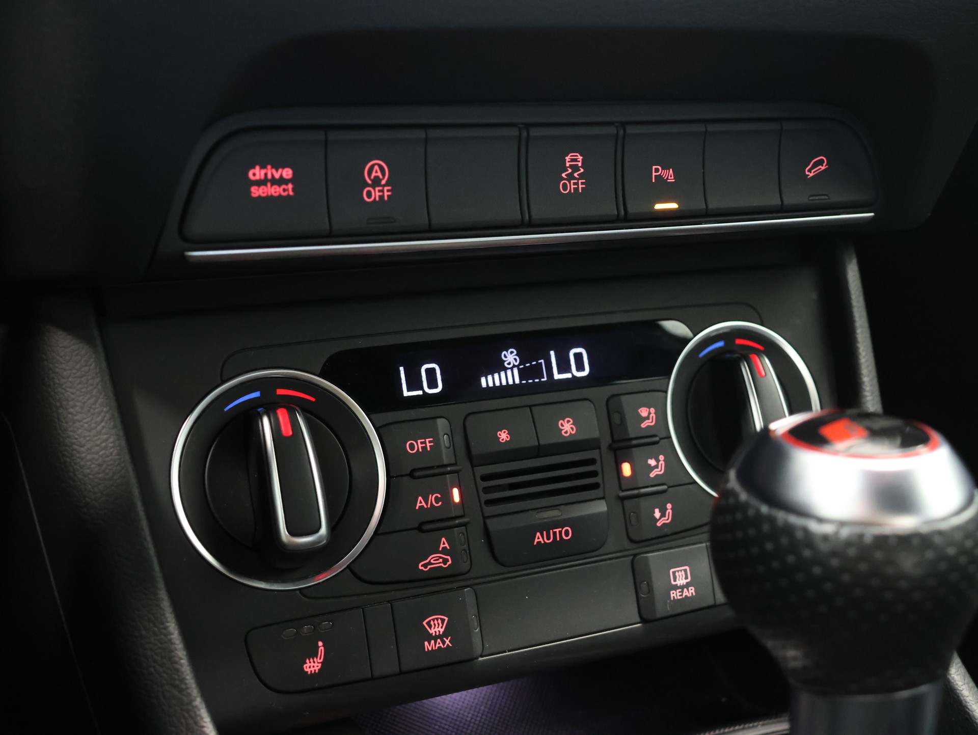 AUDI RS Q3 2.5 TFSI performance quattro S-tronic *Bose* *Sitzheizung* *Rückfahrkamera*-image-22