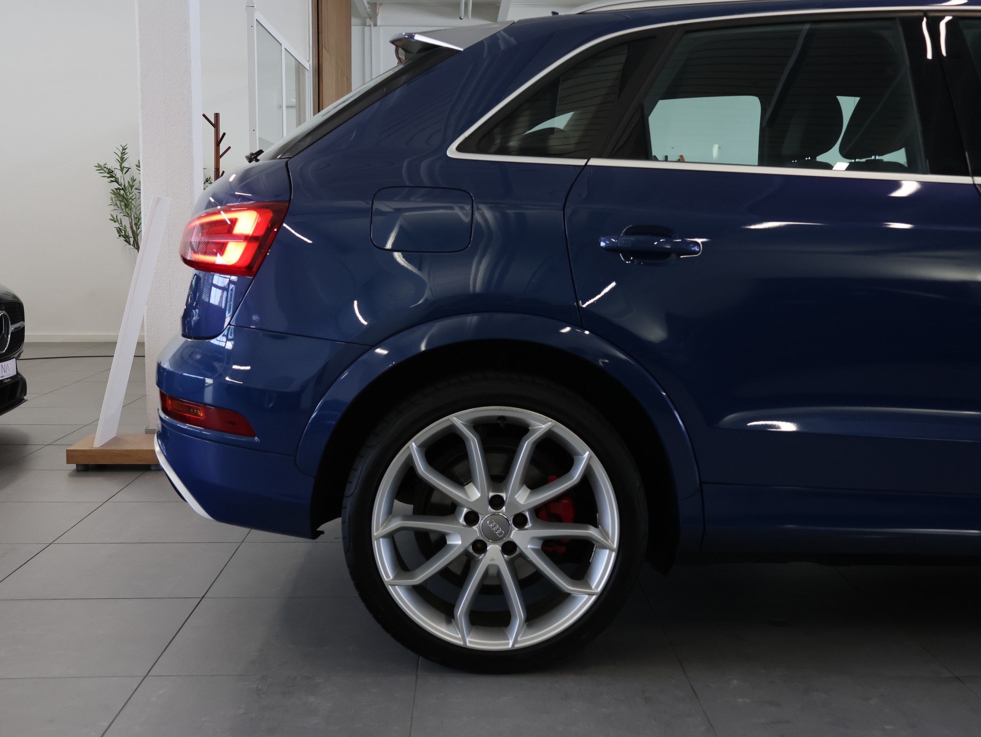 AUDI RS Q3 2.5 TFSI performance quattro S-tronic *Bose* *Sitzheizung* *Rückfahrkamera*-image-6