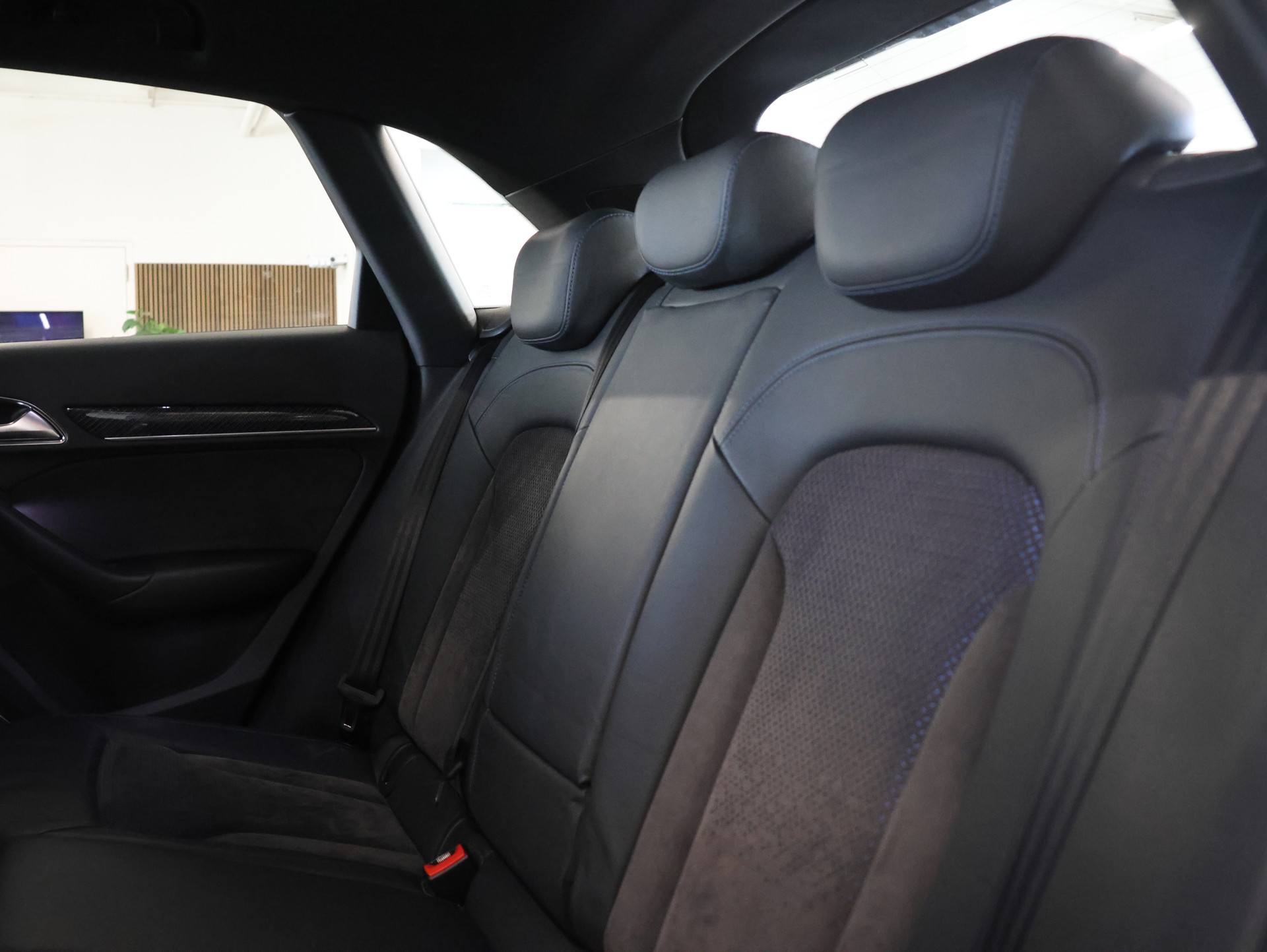 AUDI RS Q3 2.5 TFSI performance quattro S-tronic *Bose* *Sitzheizung* *Rückfahrkamera*-image-33