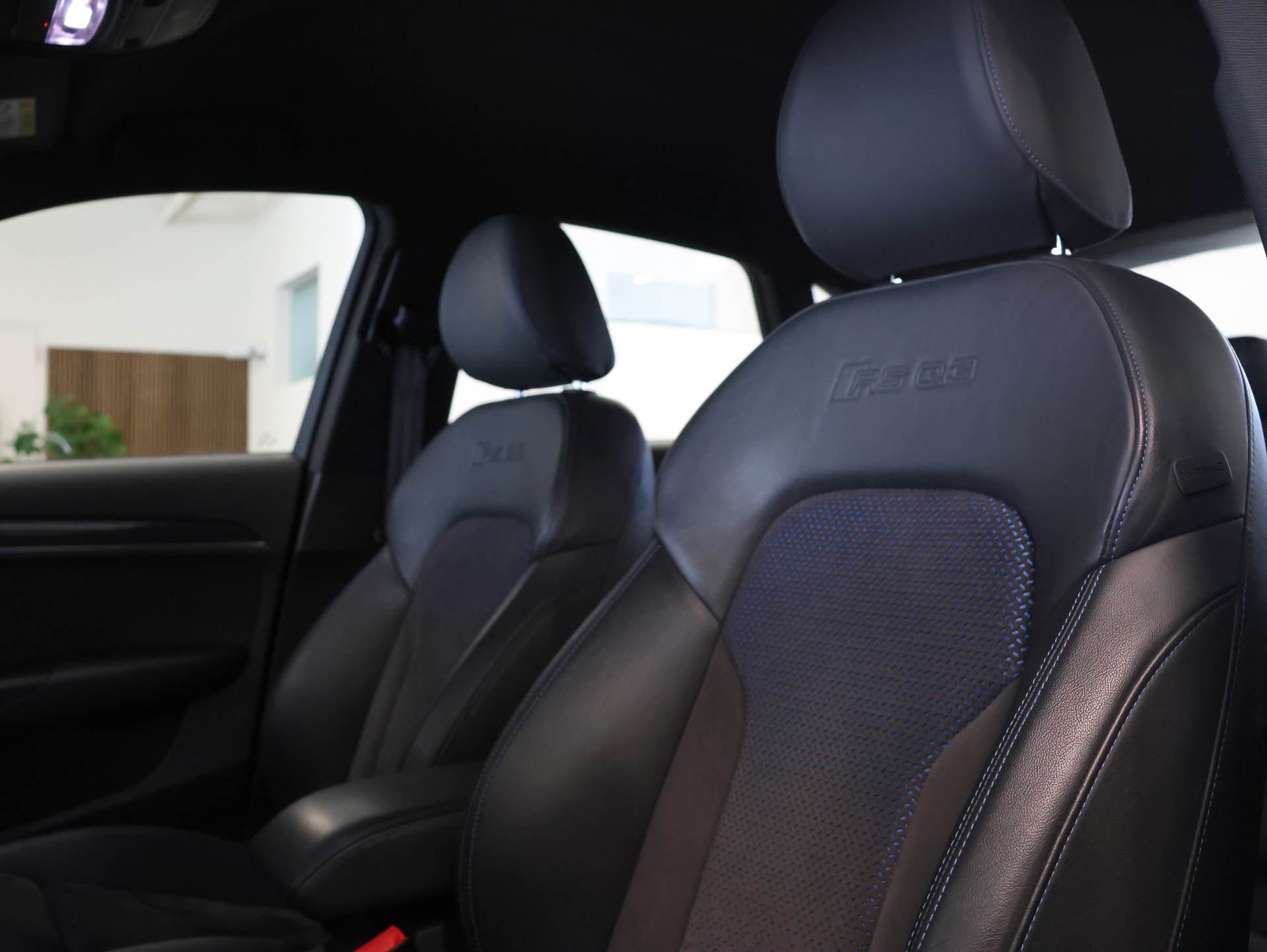 AUDI RS Q3 2.5 TFSI performance quattro S-tronic *Bose* *Sitzheizung* *Rückfahrkamera*-image-14