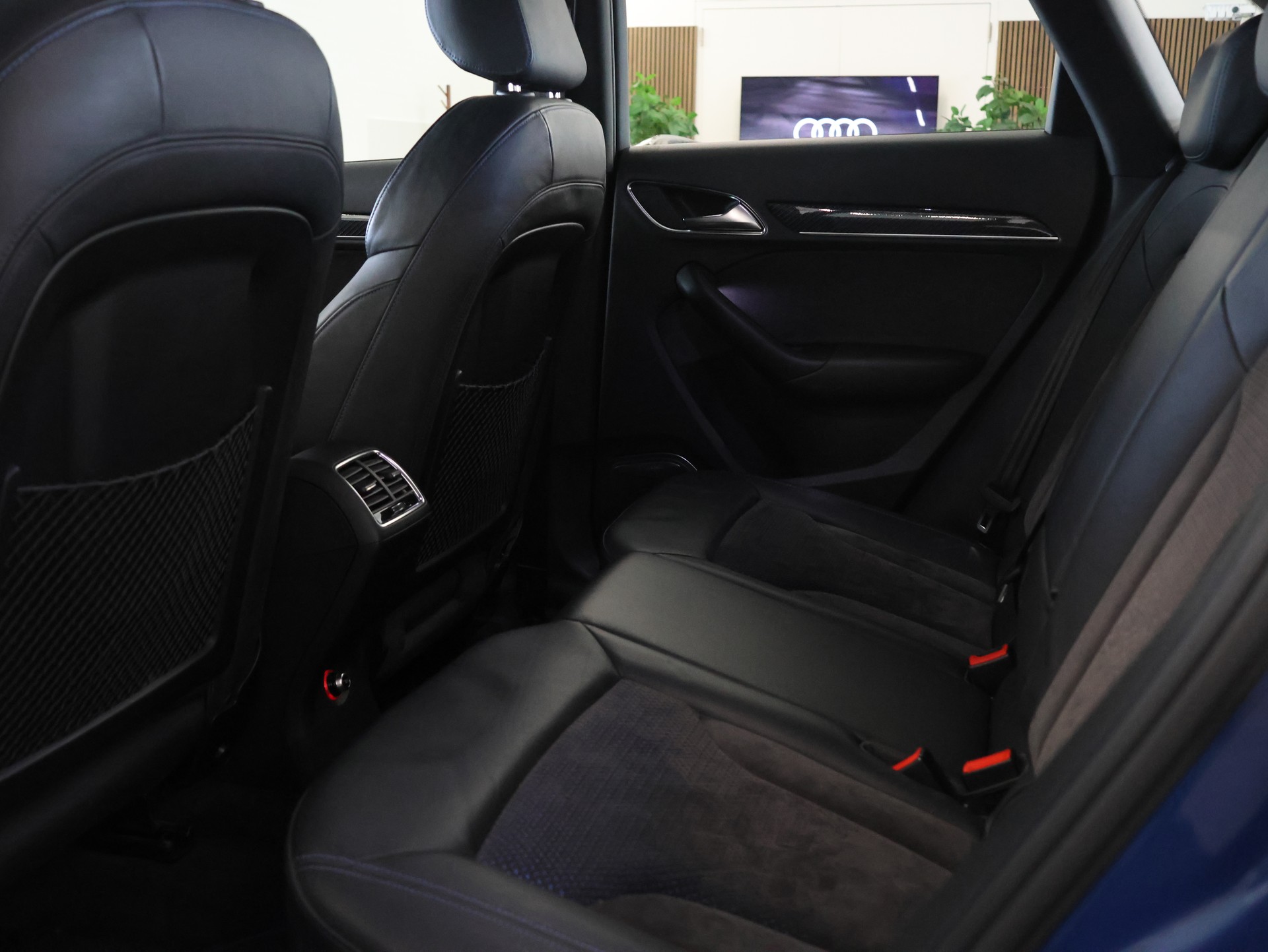 AUDI RS Q3 2.5 TFSI performance quattro S-tronic *Bose* *Sitzheizung* *Rückfahrkamera*-image-34
