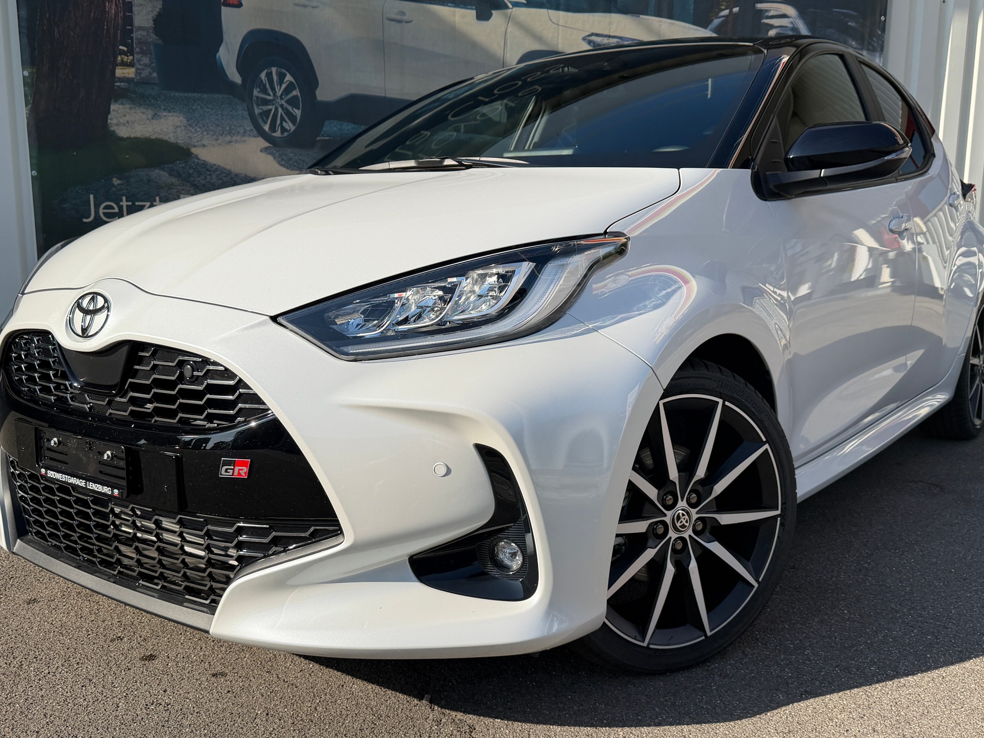 TOYOTA Yaris 1.5 GR Sport e-CVT-image-0