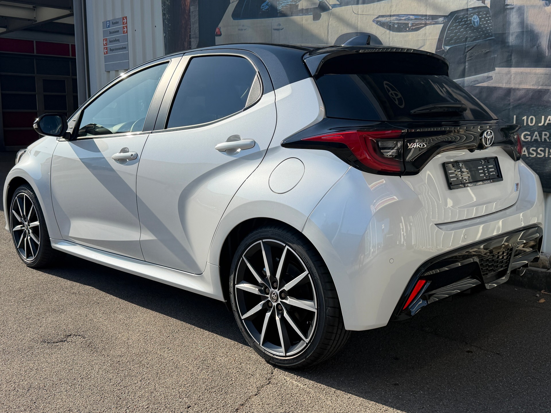 TOYOTA Yaris 1.5 GR Sport e-CVT-image-4