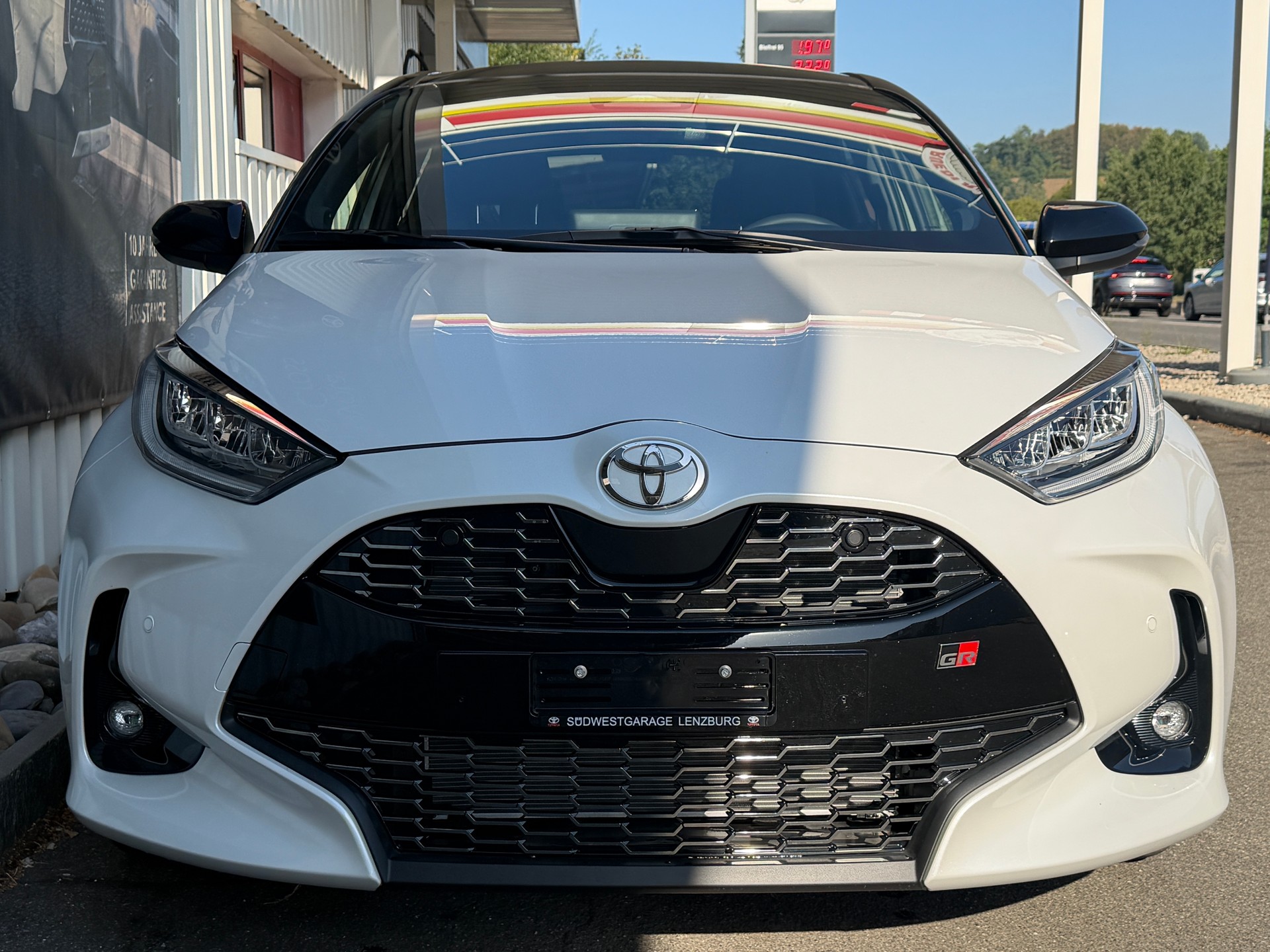 TOYOTA Yaris 1.5 GR Sport e-CVT-image-3