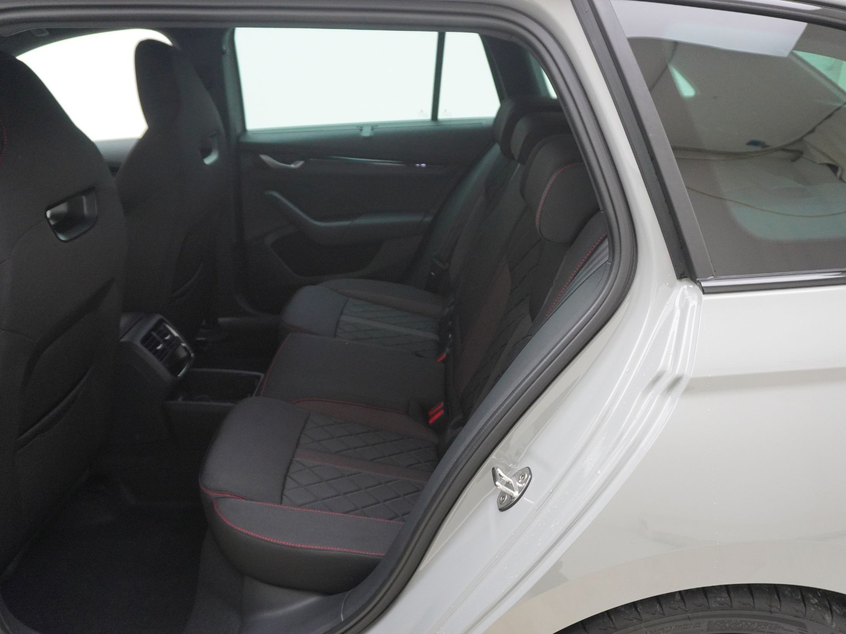 SKODA Octavia 2.0 TSI RS DSG-image-9