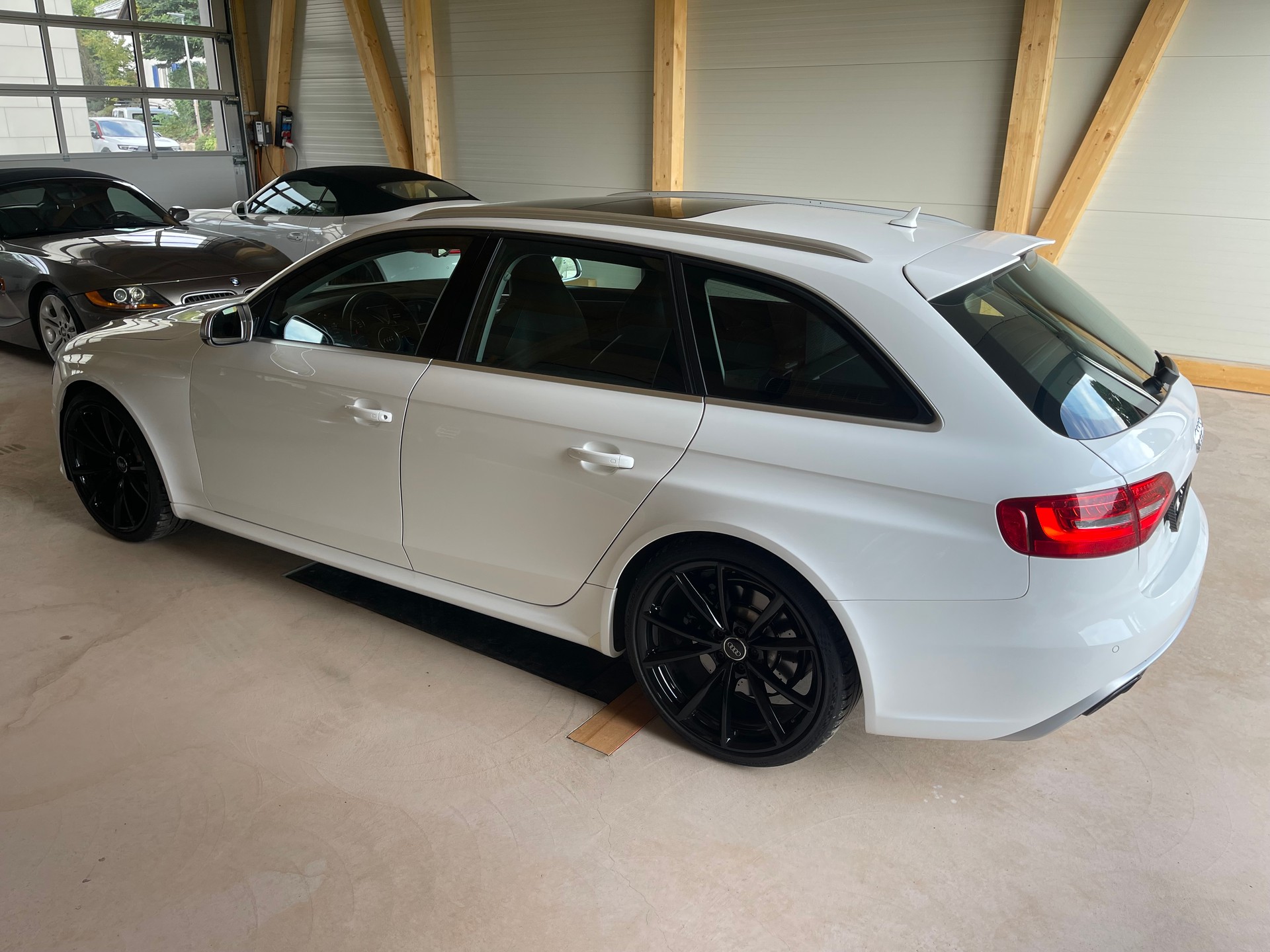 AUDI RS4 Avant 4.2 FSI V8 quattro S-tronic-image-3