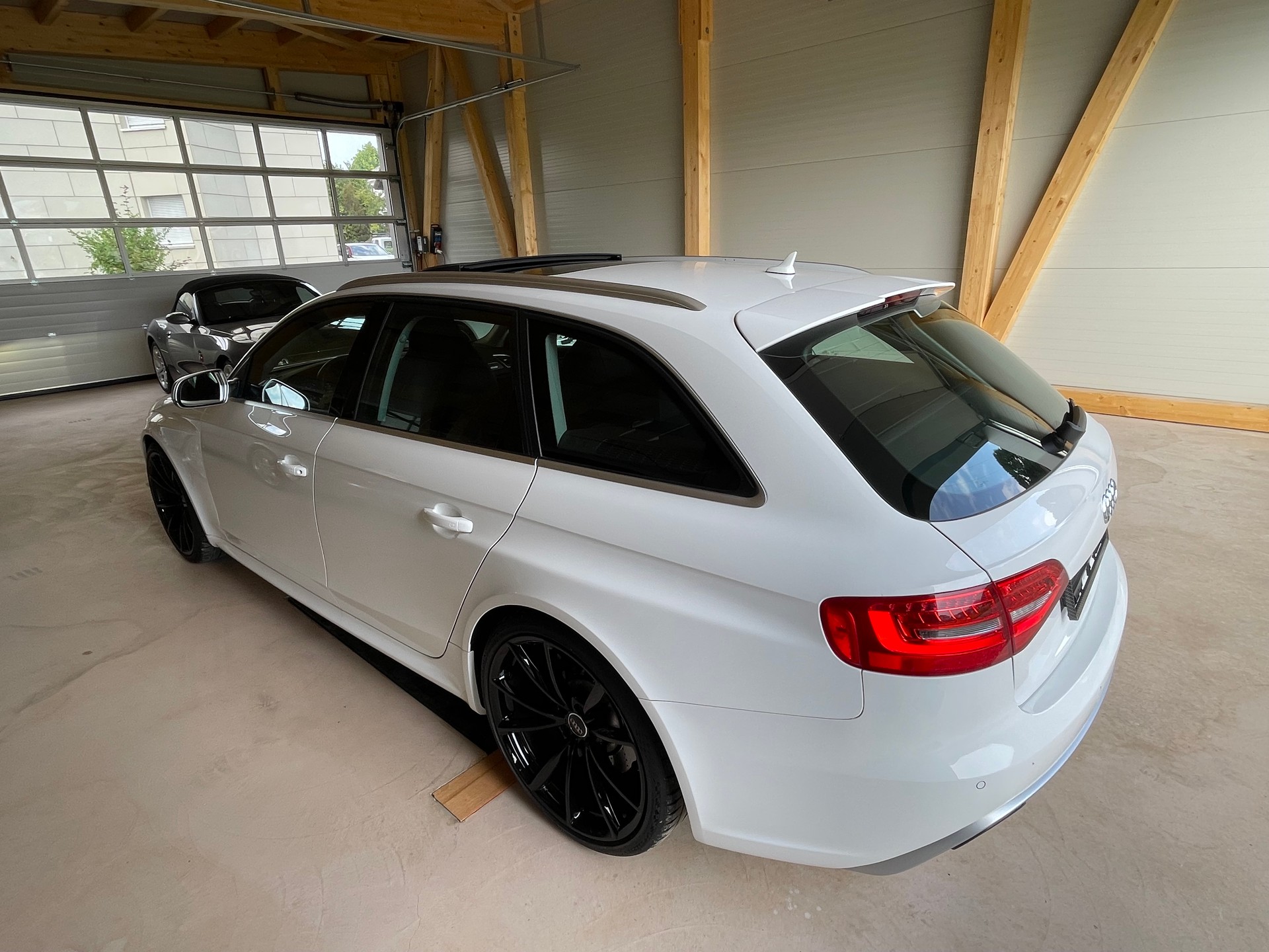 AUDI RS4 Avant 4.2 FSI V8 quattro S-tronic-image-1