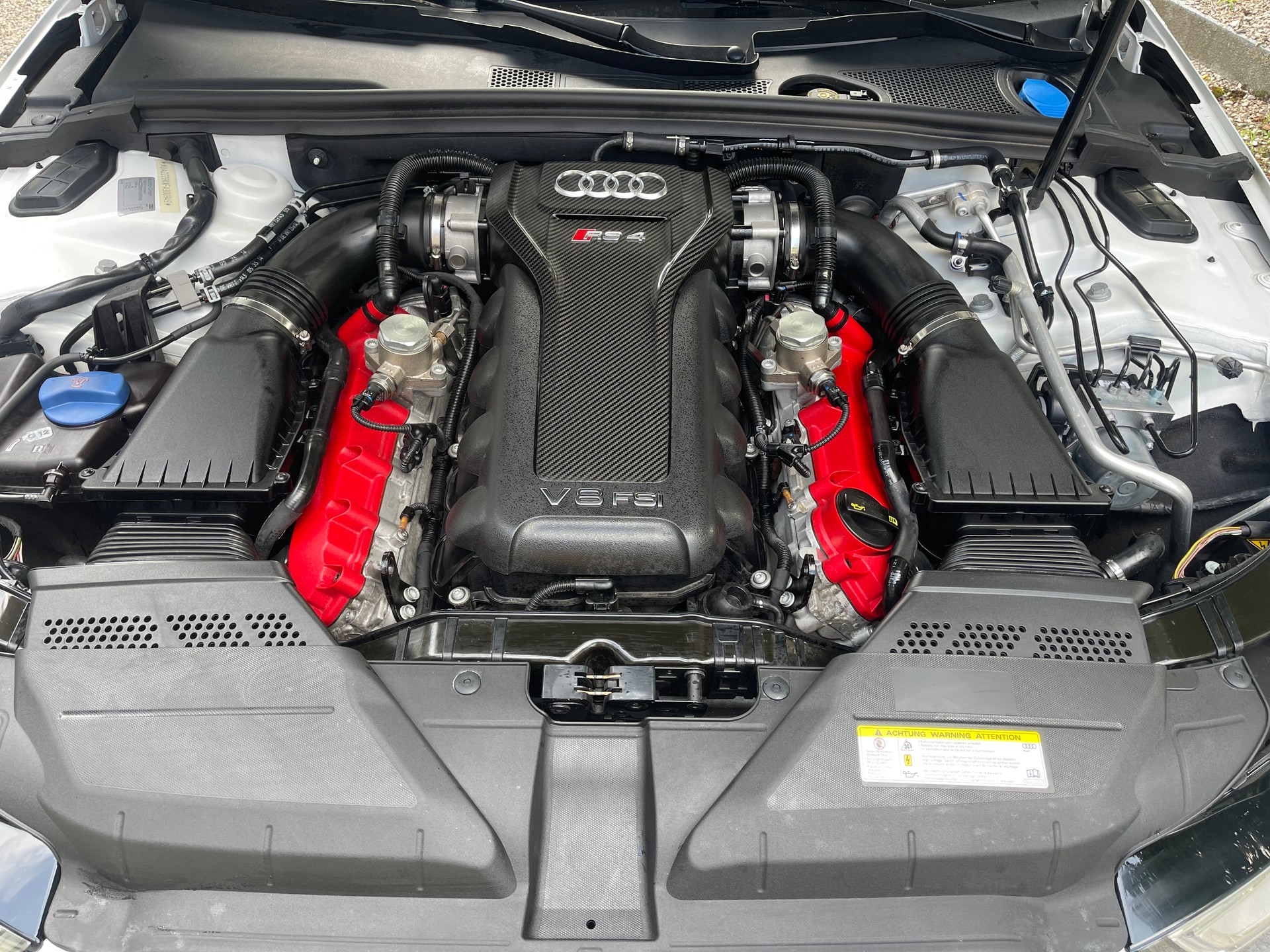 AUDI RS4 Avant 4.2 FSI V8 quattro S-tronic-image-14