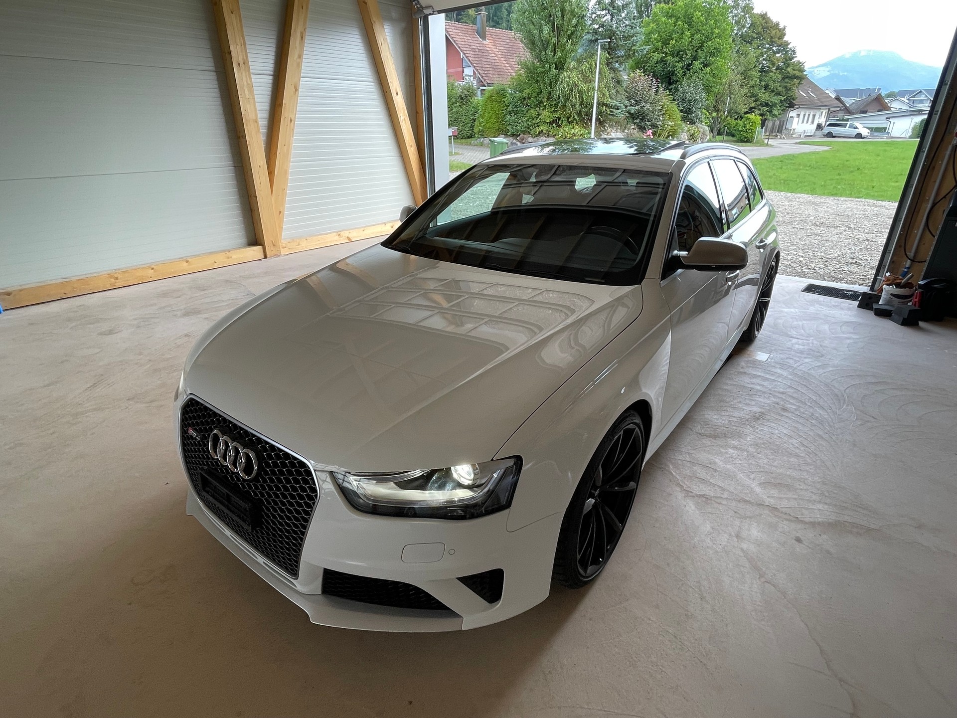 AUDI RS4 Avant 4.2 FSI V8 quattro S-tronic-image-0