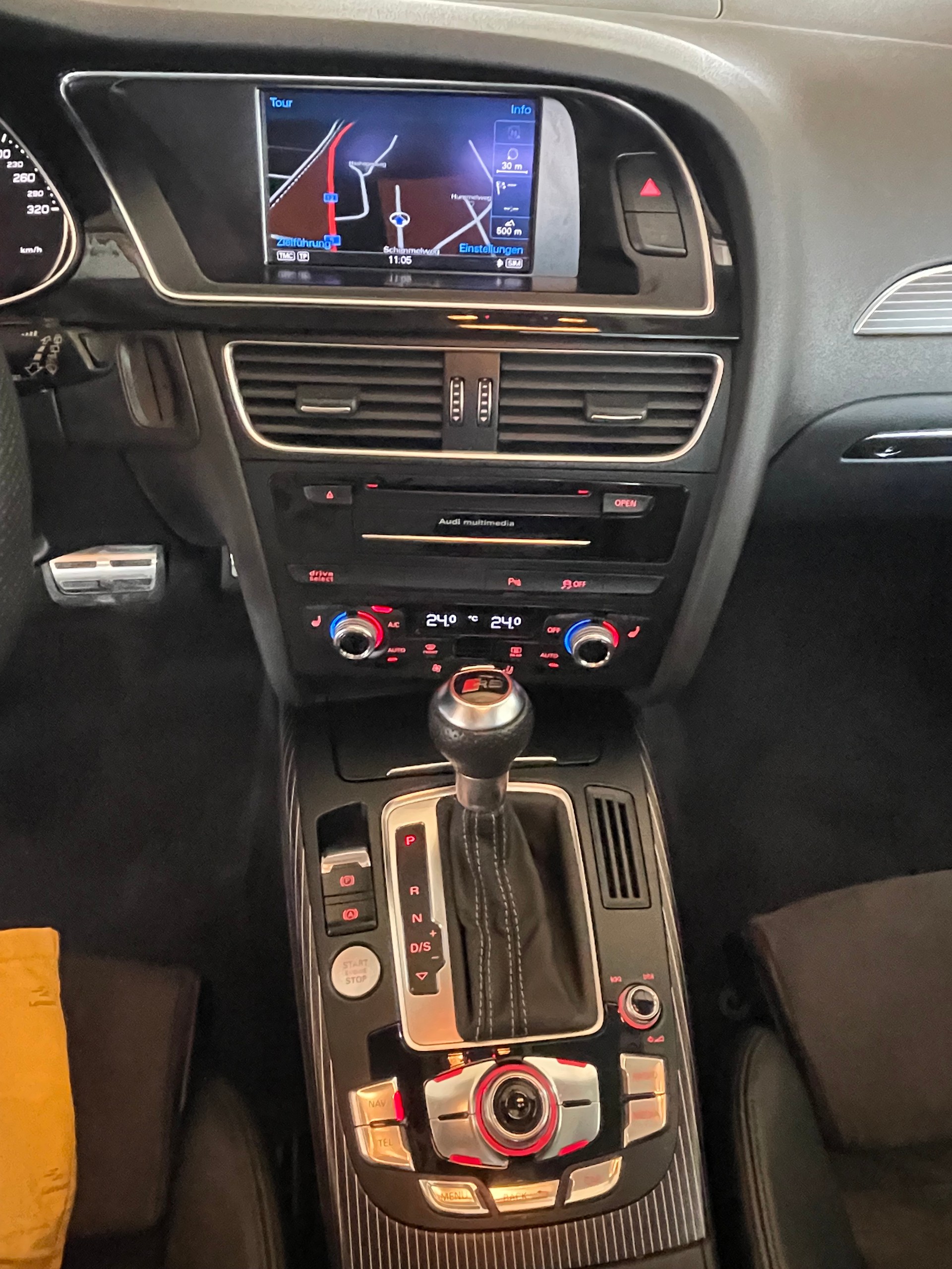 AUDI RS4 Avant 4.2 FSI V8 quattro S-tronic-image-11