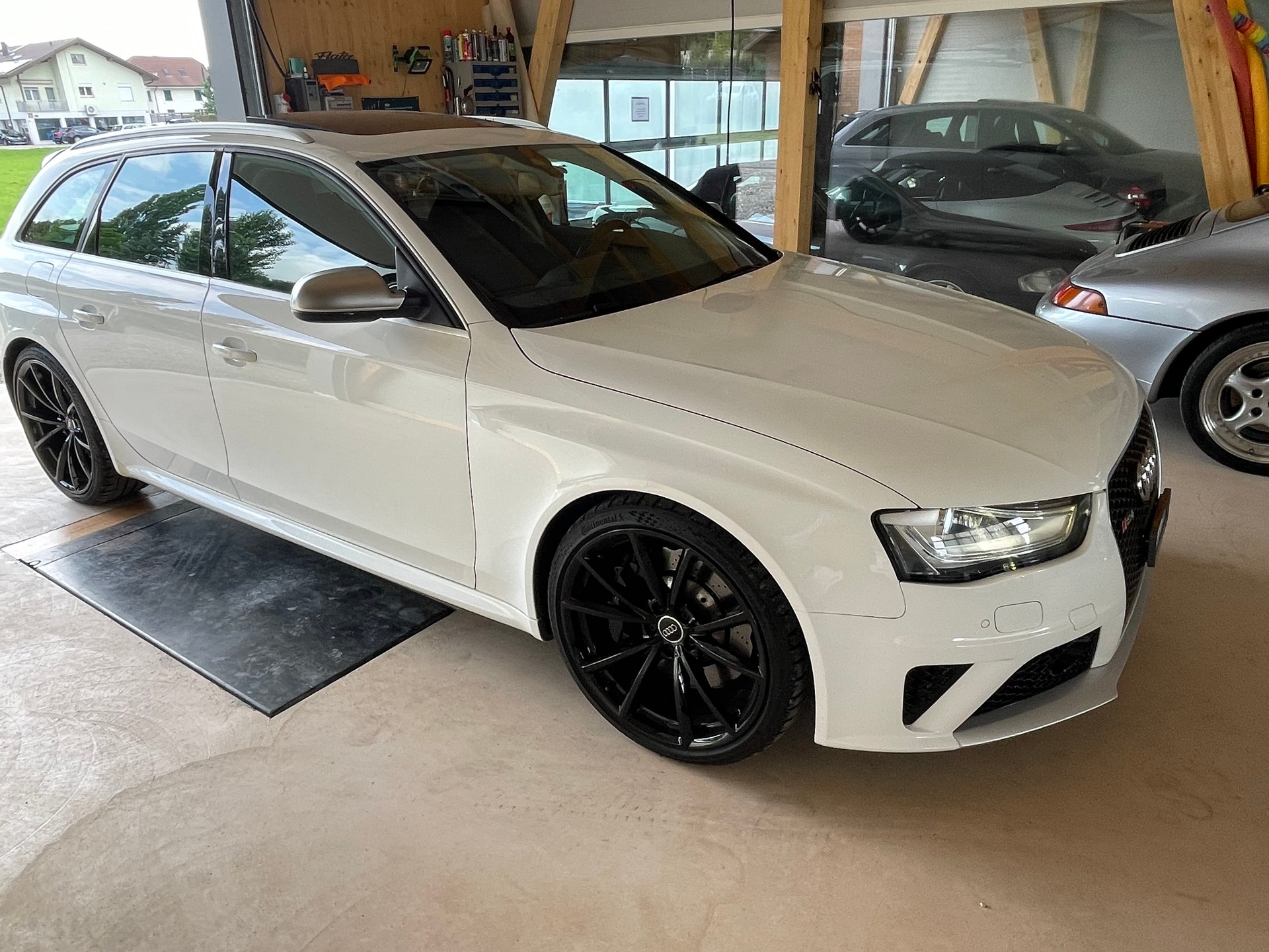 AUDI RS4 Avant 4.2 FSI V8 quattro S-tronic-image-6