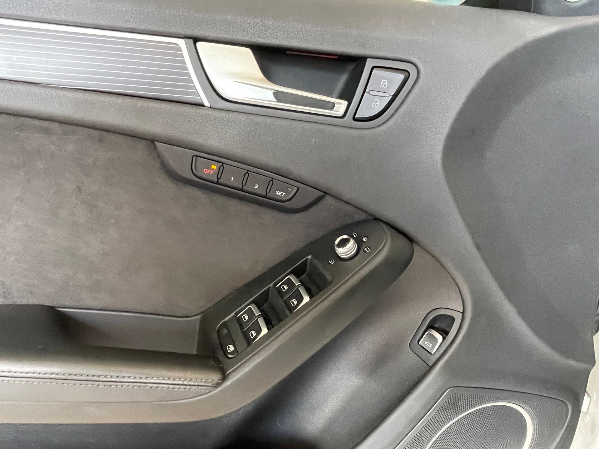 AUDI RS4 Avant 4.2 FSI V8 quattro S-tronic-image-13