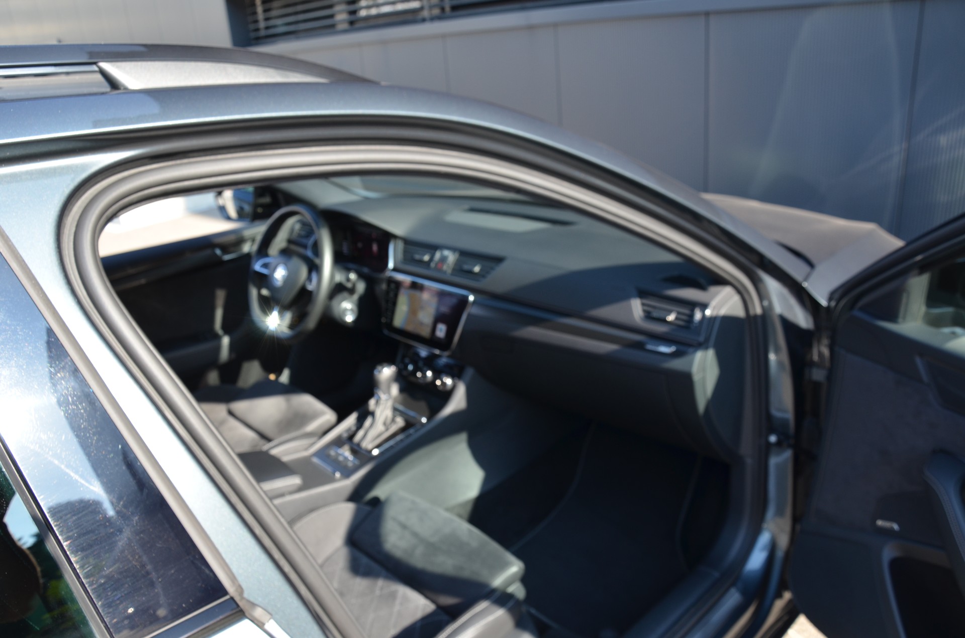 SKODA Superb Combi 2.0 TSI SportLine Plus 4x4 DSG-image-14