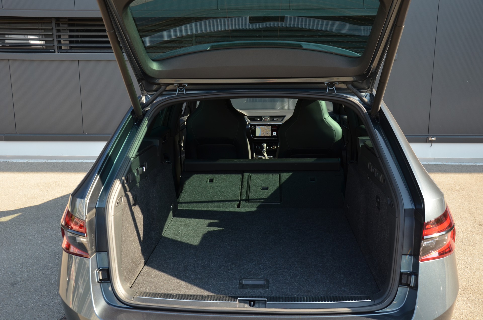 SKODA Superb Combi 2.0 TSI SportLine Plus 4x4 DSG-image-9
