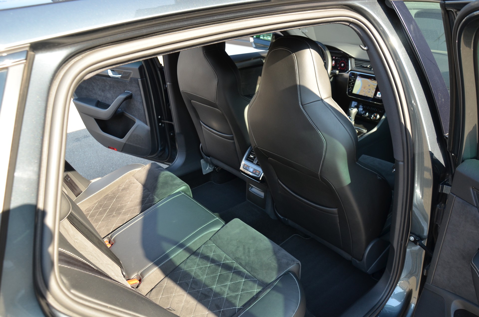 SKODA Superb Combi 2.0 TSI SportLine Plus 4x4 DSG-image-11