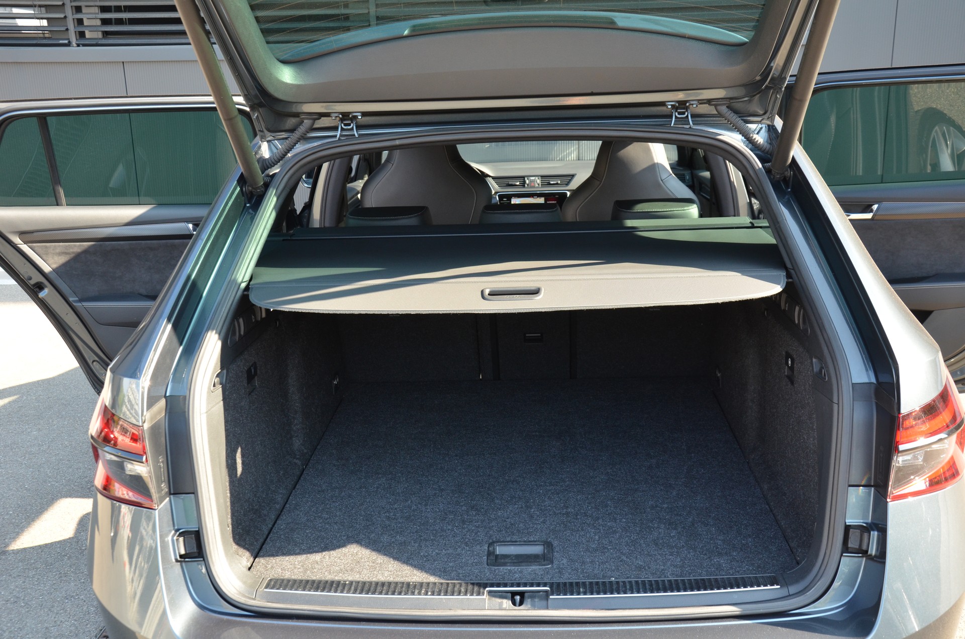 SKODA Superb Combi 2.0 TSI SportLine Plus 4x4 DSG-image-10
