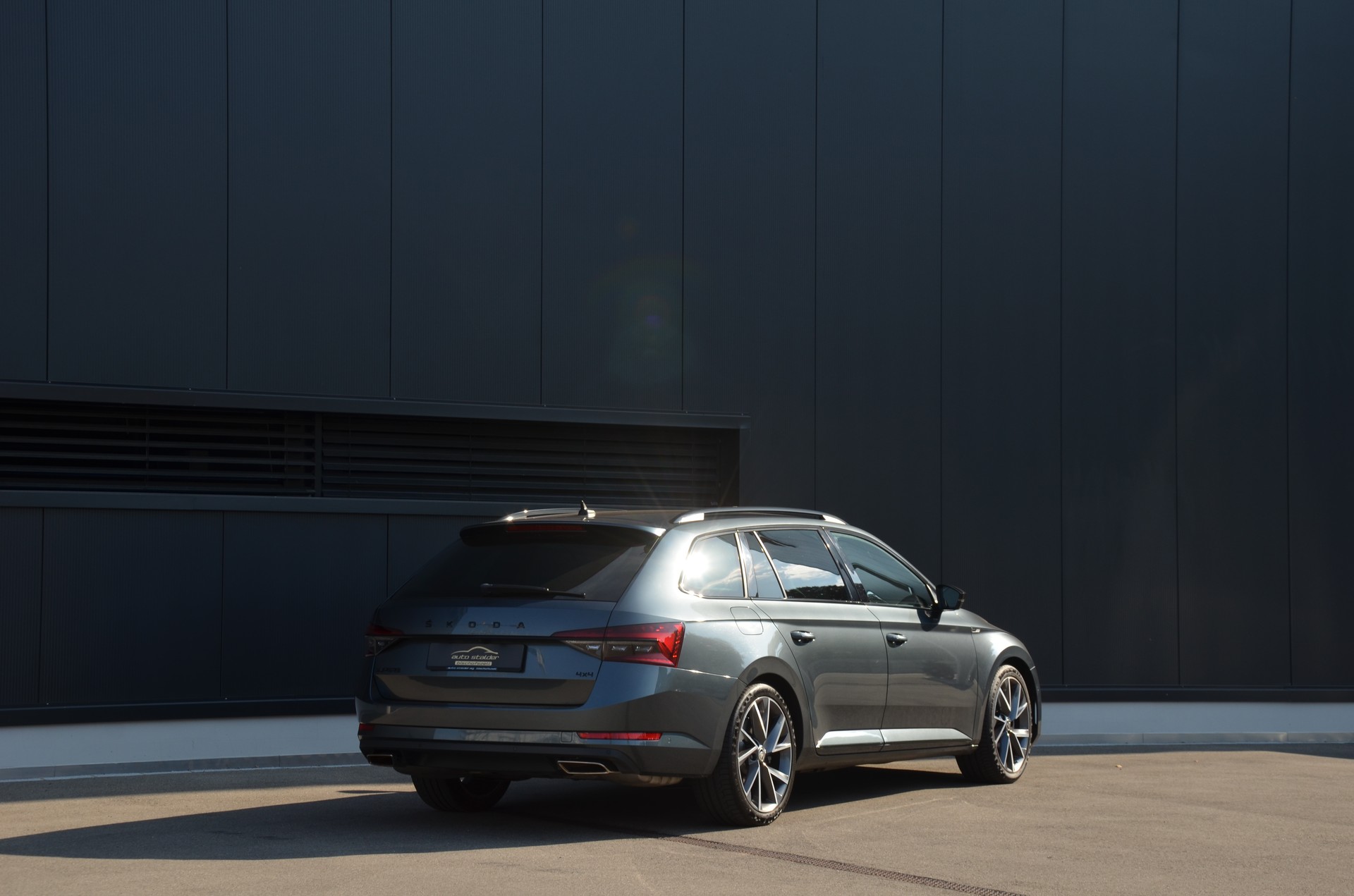 SKODA Superb Combi 2.0 TSI SportLine Plus 4x4 DSG-image-2