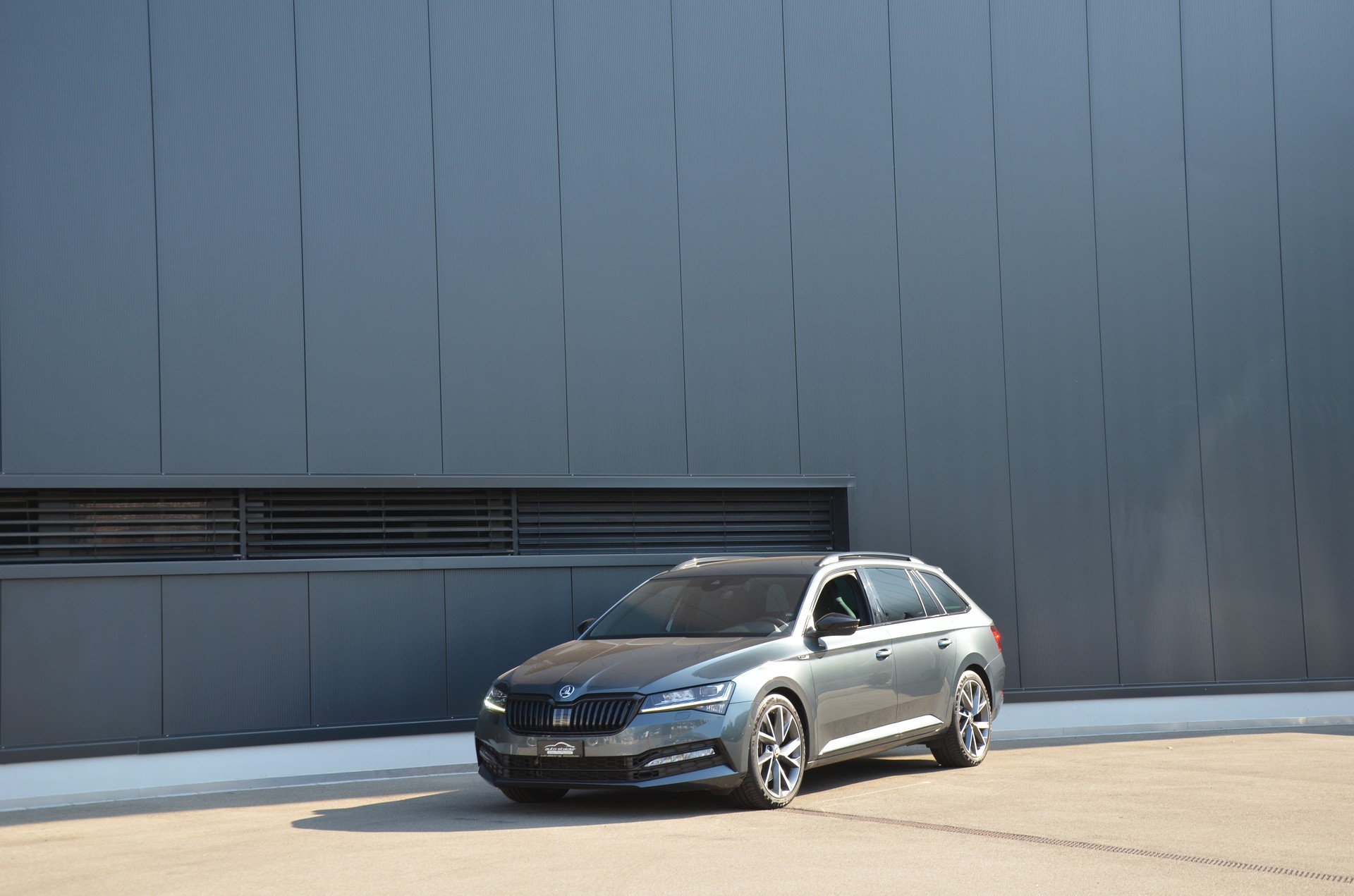 SKODA Superb Combi 2.0 TSI SportLine Plus 4x4 DSG-image-0
