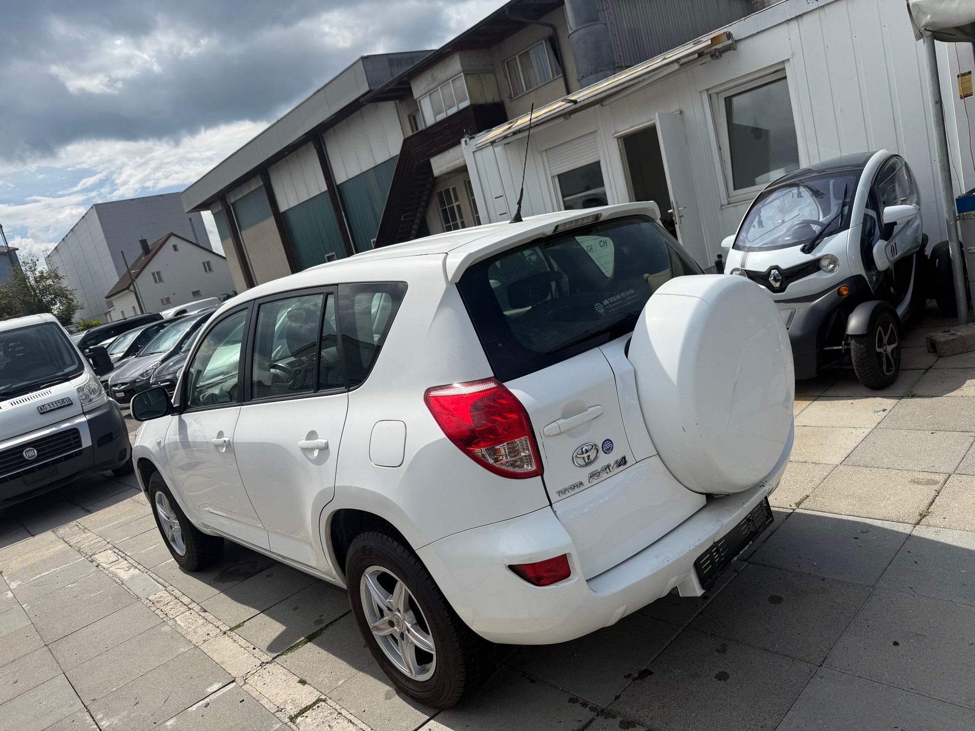 TOYOTA RAV-4 2.2D-4 D Linea Luna-image-3