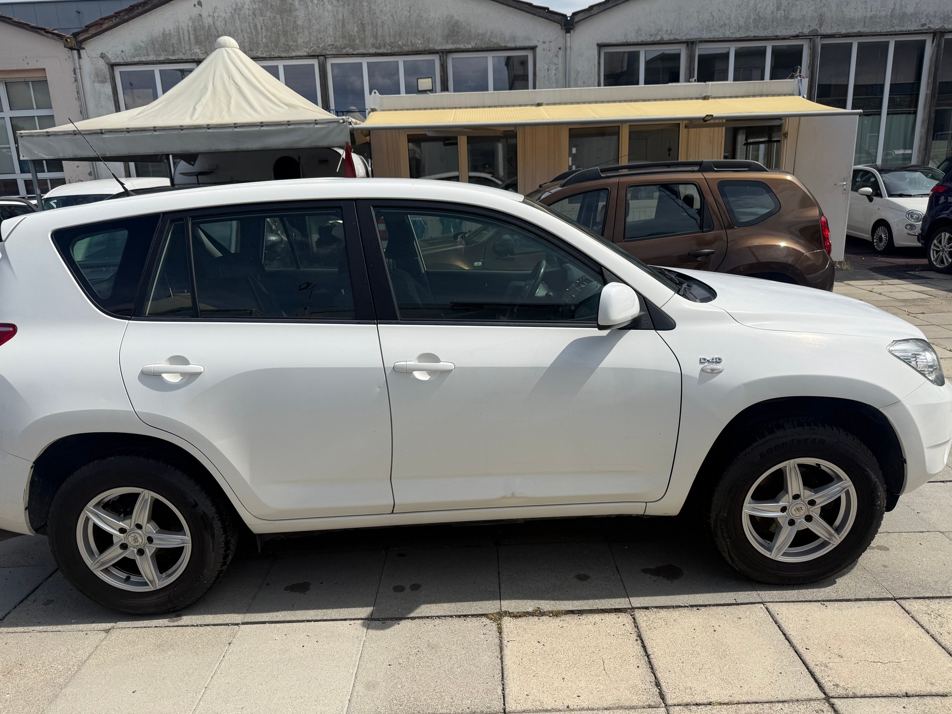 TOYOTA RAV-4 2.2D-4 D Linea Luna-image-5