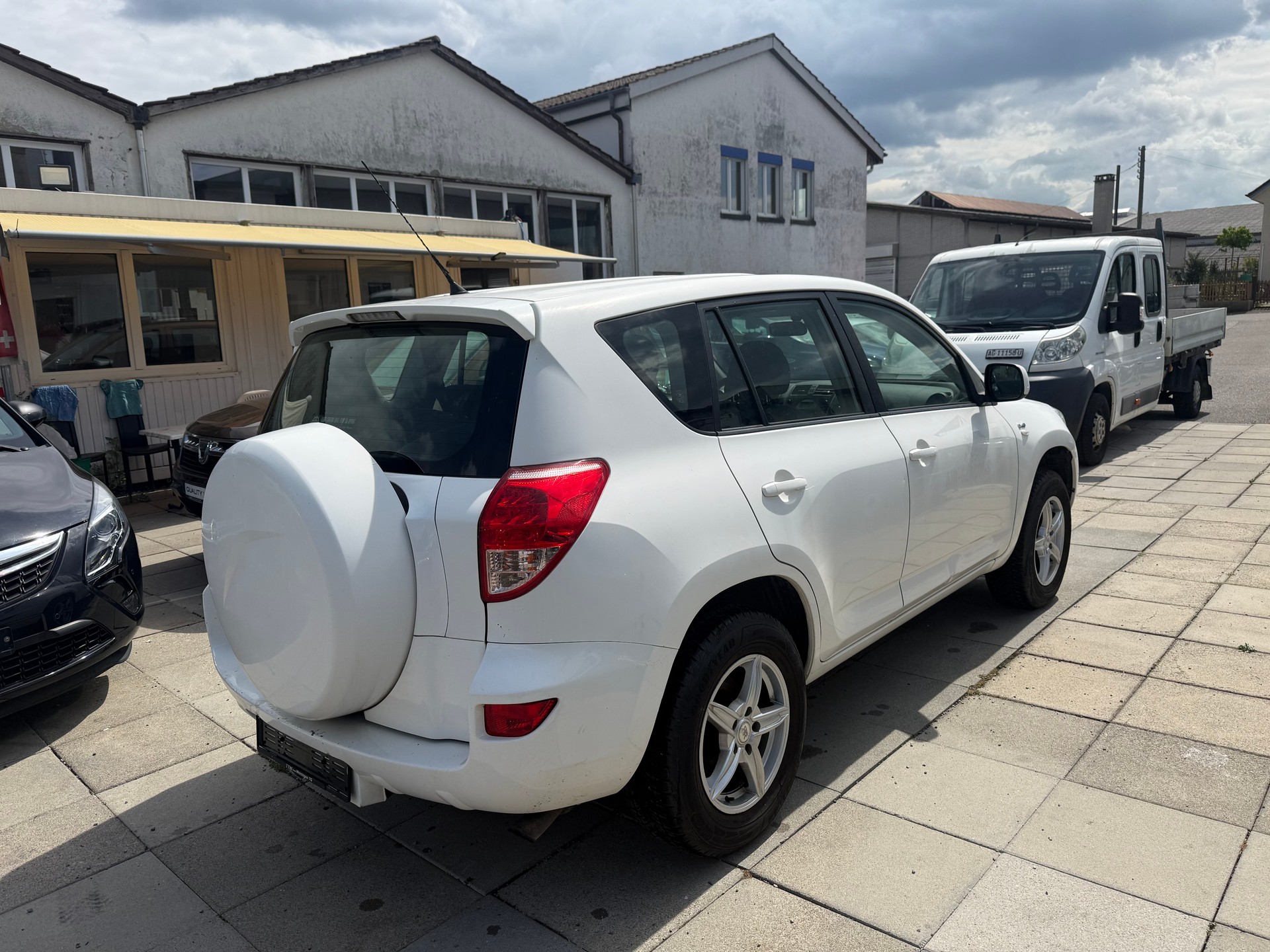 TOYOTA RAV-4 2.2D-4 D Linea Luna-image-4