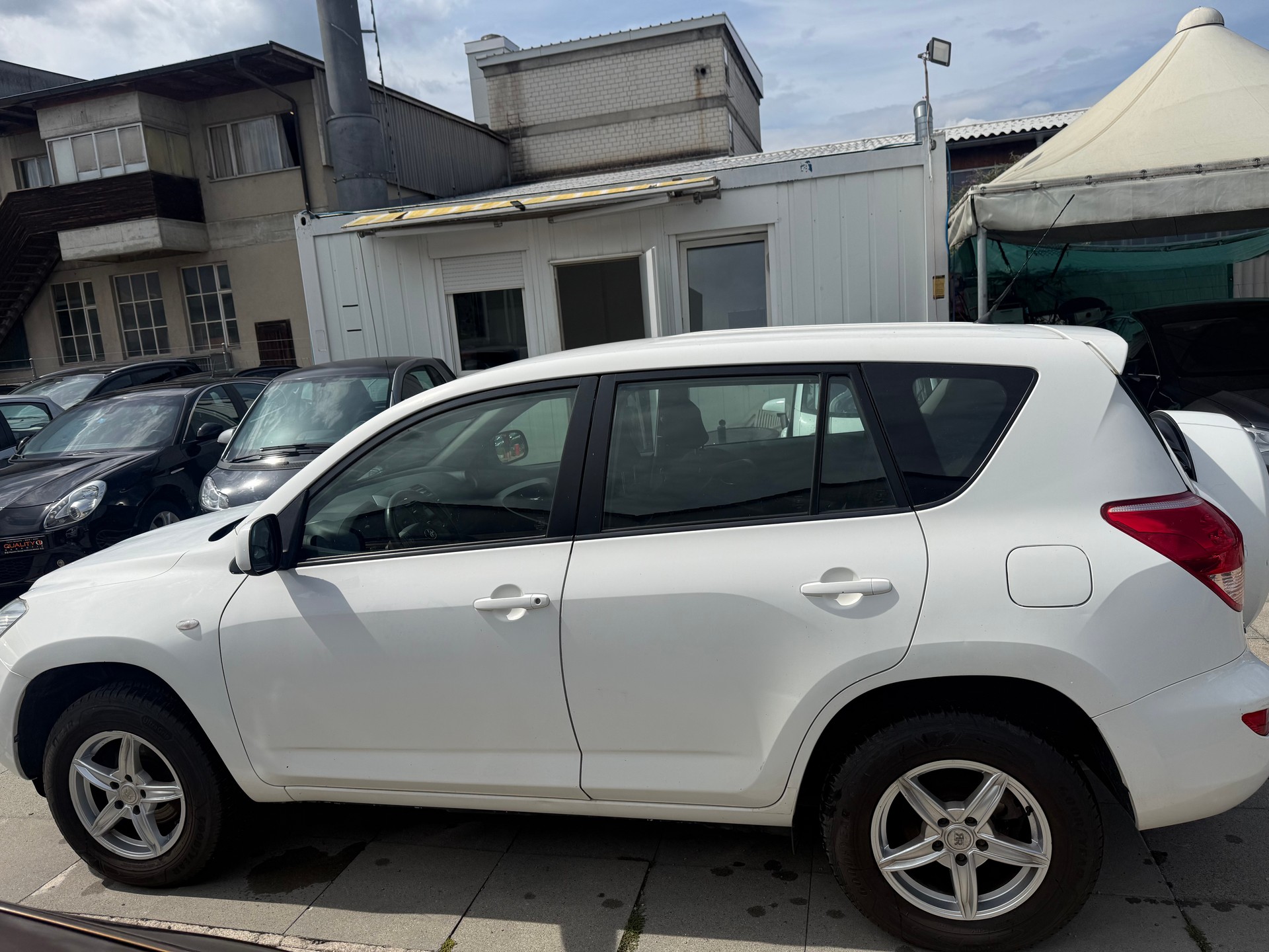 TOYOTA RAV-4 2.2D-4 D Linea Luna-image-2