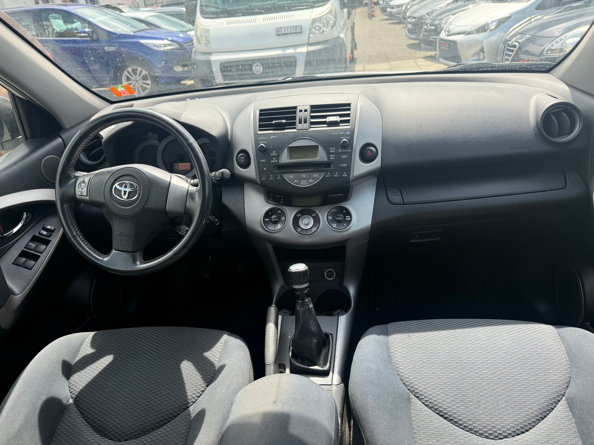 TOYOTA RAV-4 2.2D-4 D Linea Luna-image-6