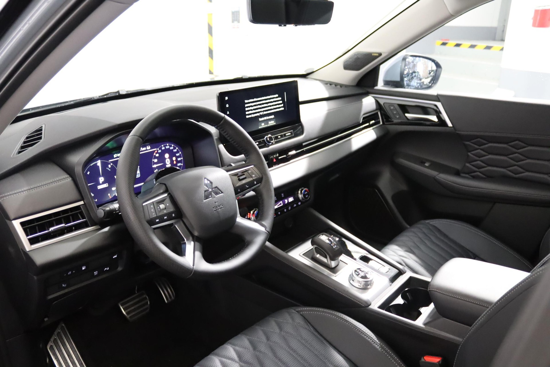 MITSUBISHI Outlander 2.4 PHEV Instyle 4x4-image-5