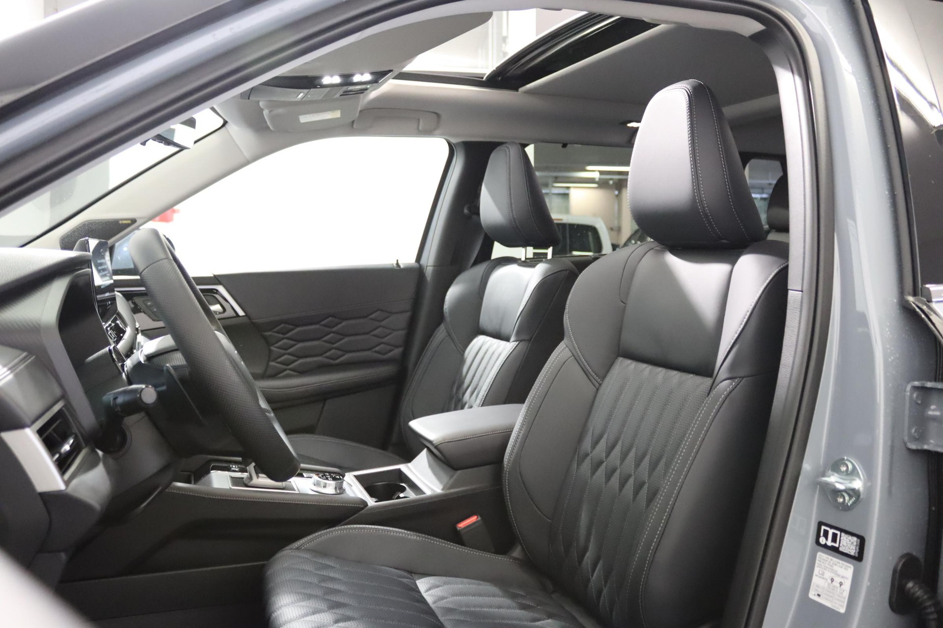 MITSUBISHI Outlander 2.4 PHEV Instyle 4x4-image-8