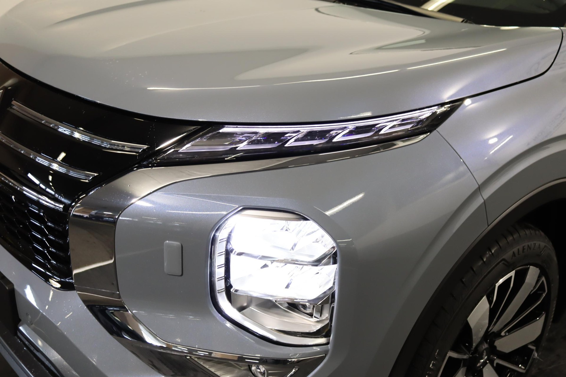 MITSUBISHI Outlander 2.4 PHEV Instyle 4x4-image-19
