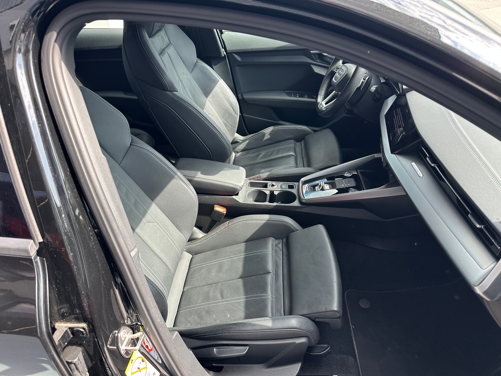 AUDI A3 Sportback 40 TDI S line S-tronic quattro-image-6