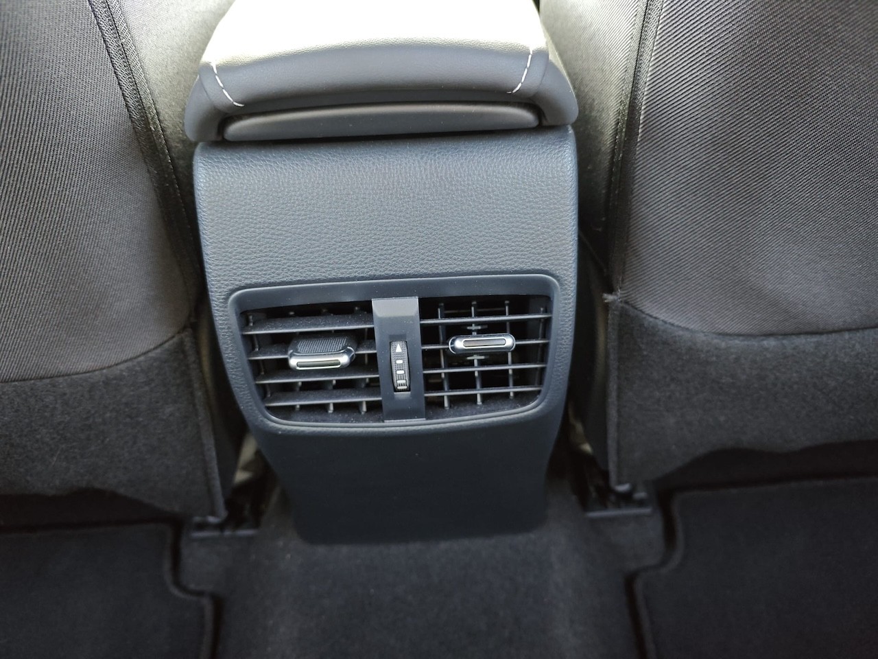 TOYOTA Swace 1.8 Hybrid Compact Top E-CVT-image-30