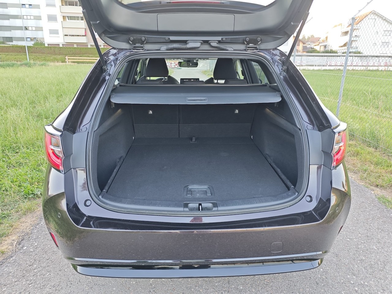 TOYOTA Swace 1.8 Hybrid Compact Top E-CVT-image-12