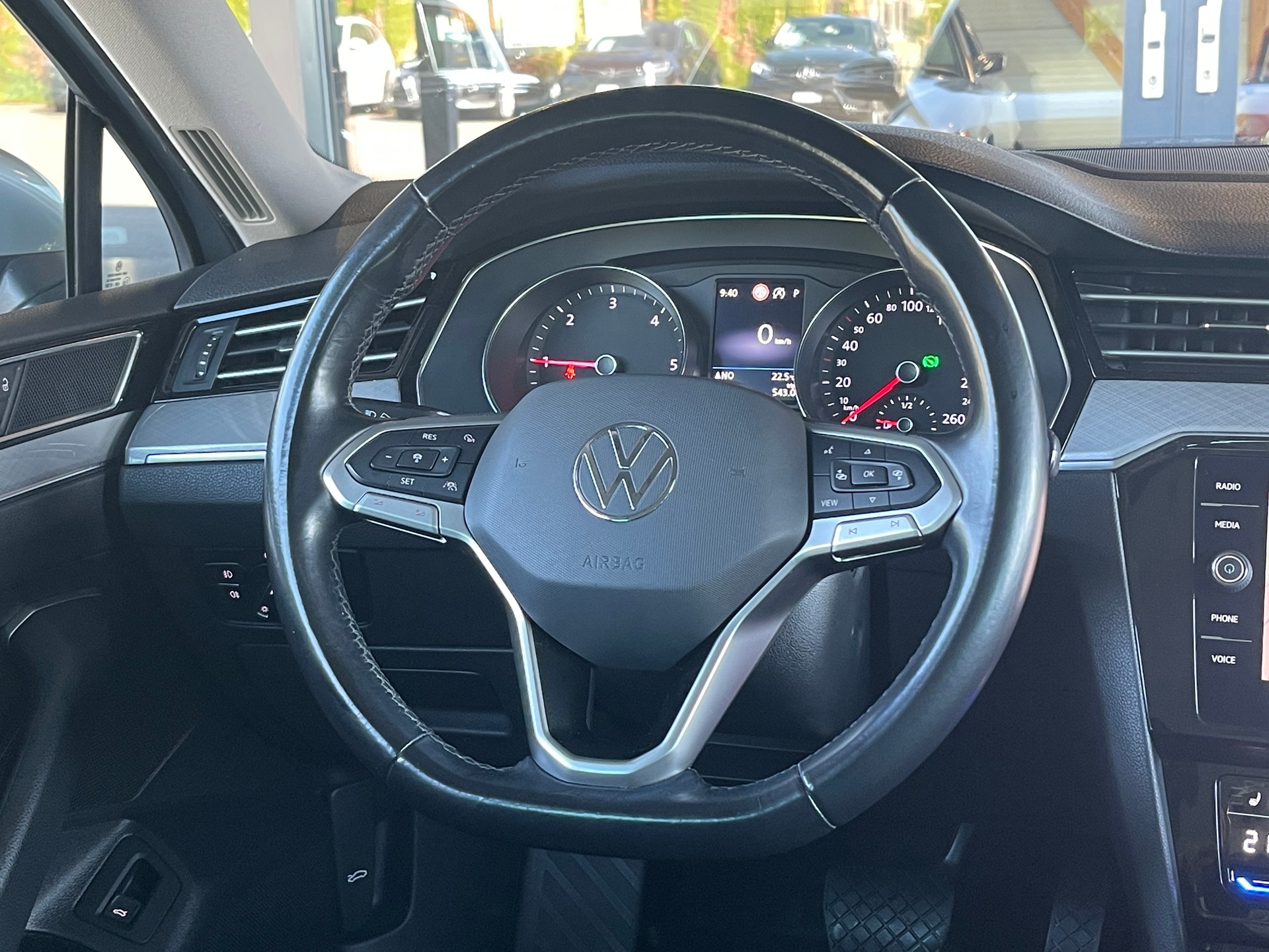 VW Passat 2.0 TDI BMT Business DSG-image-8
