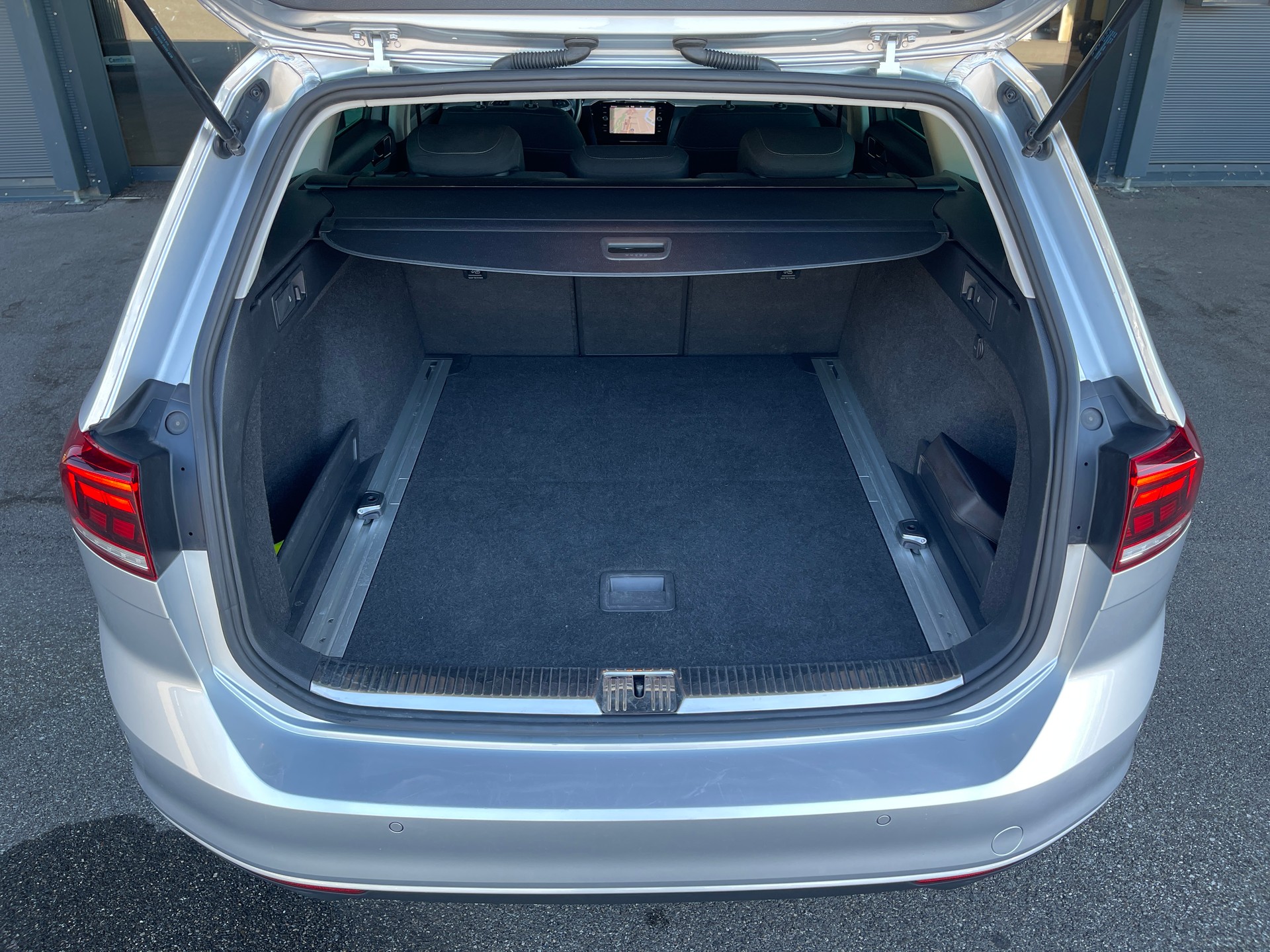 VW Passat 2.0 TDI BMT Business DSG-image-13