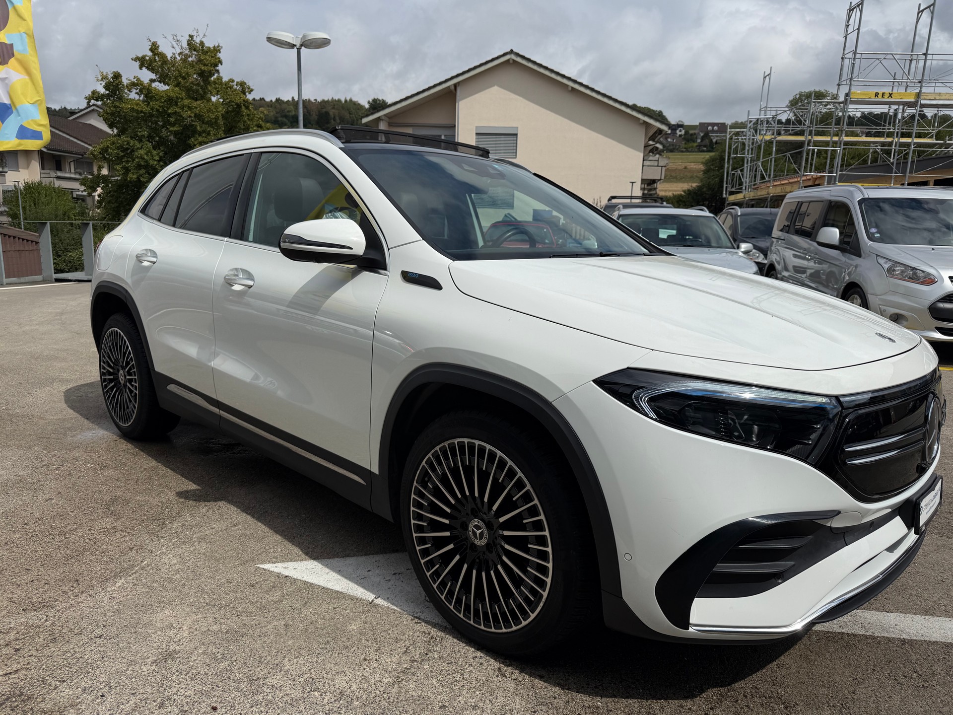MERCEDES-BENZ EQA 250-image-1