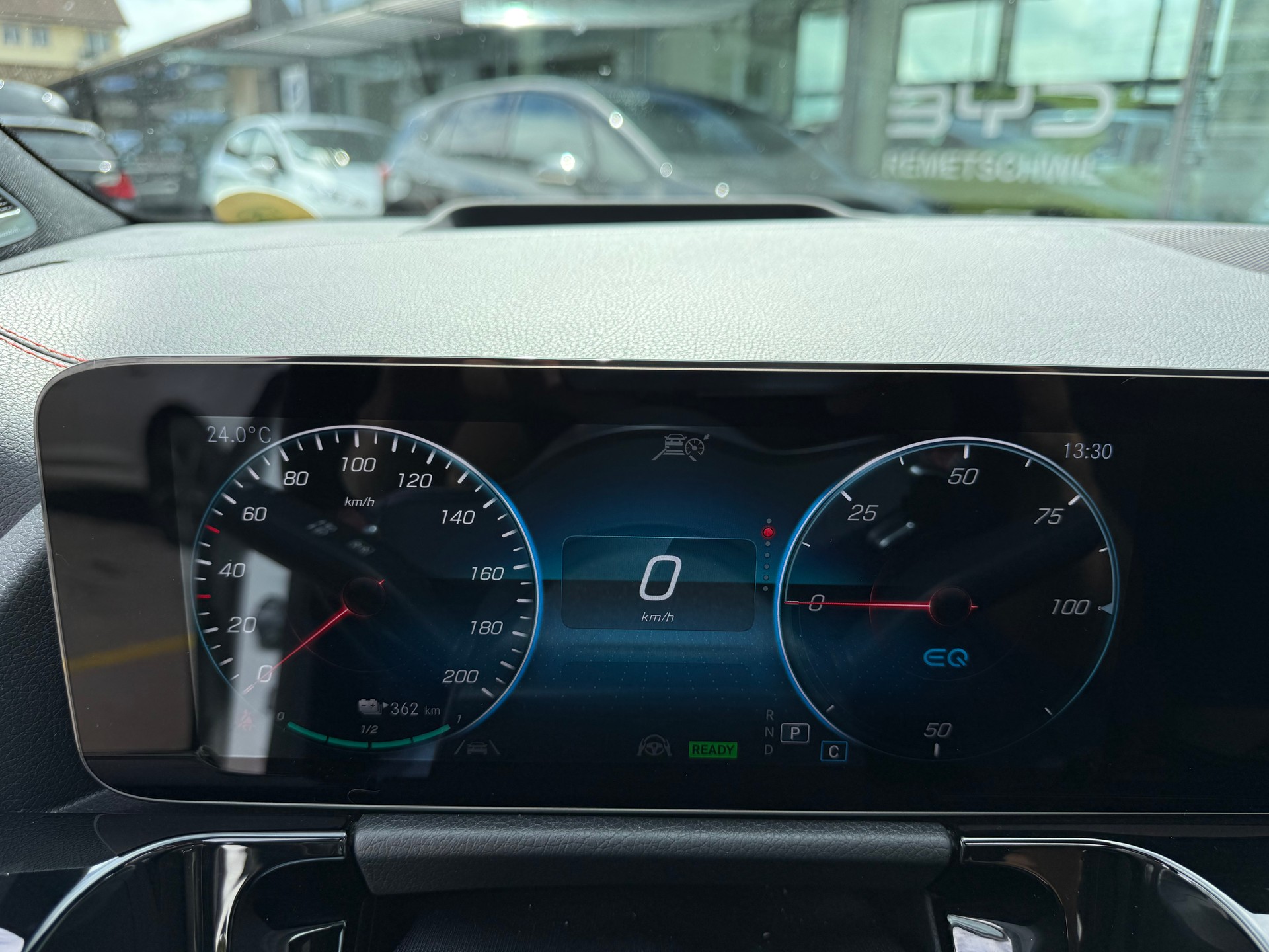 MERCEDES-BENZ EQA 250-image-13