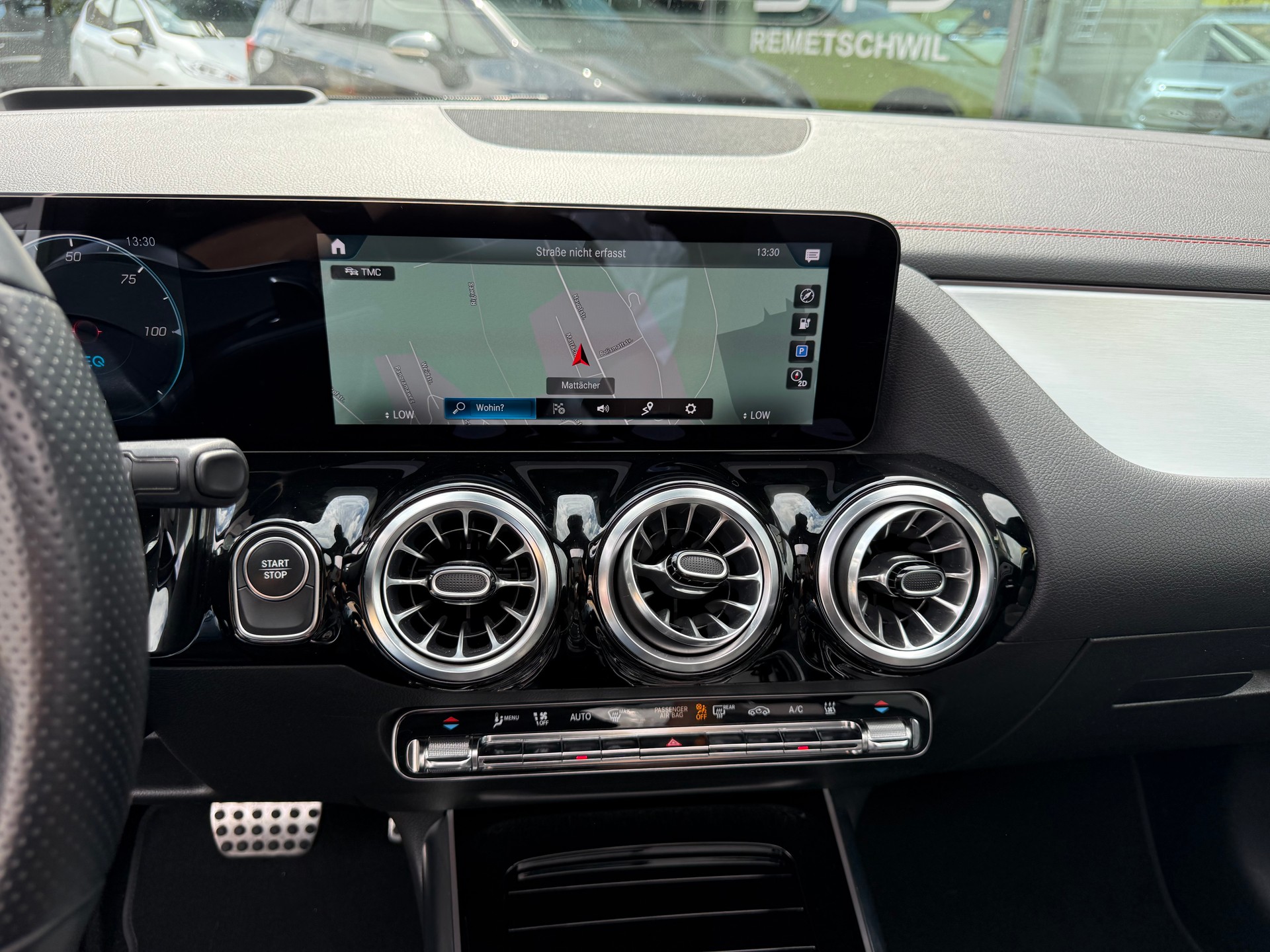 MERCEDES-BENZ EQA 250-image-12