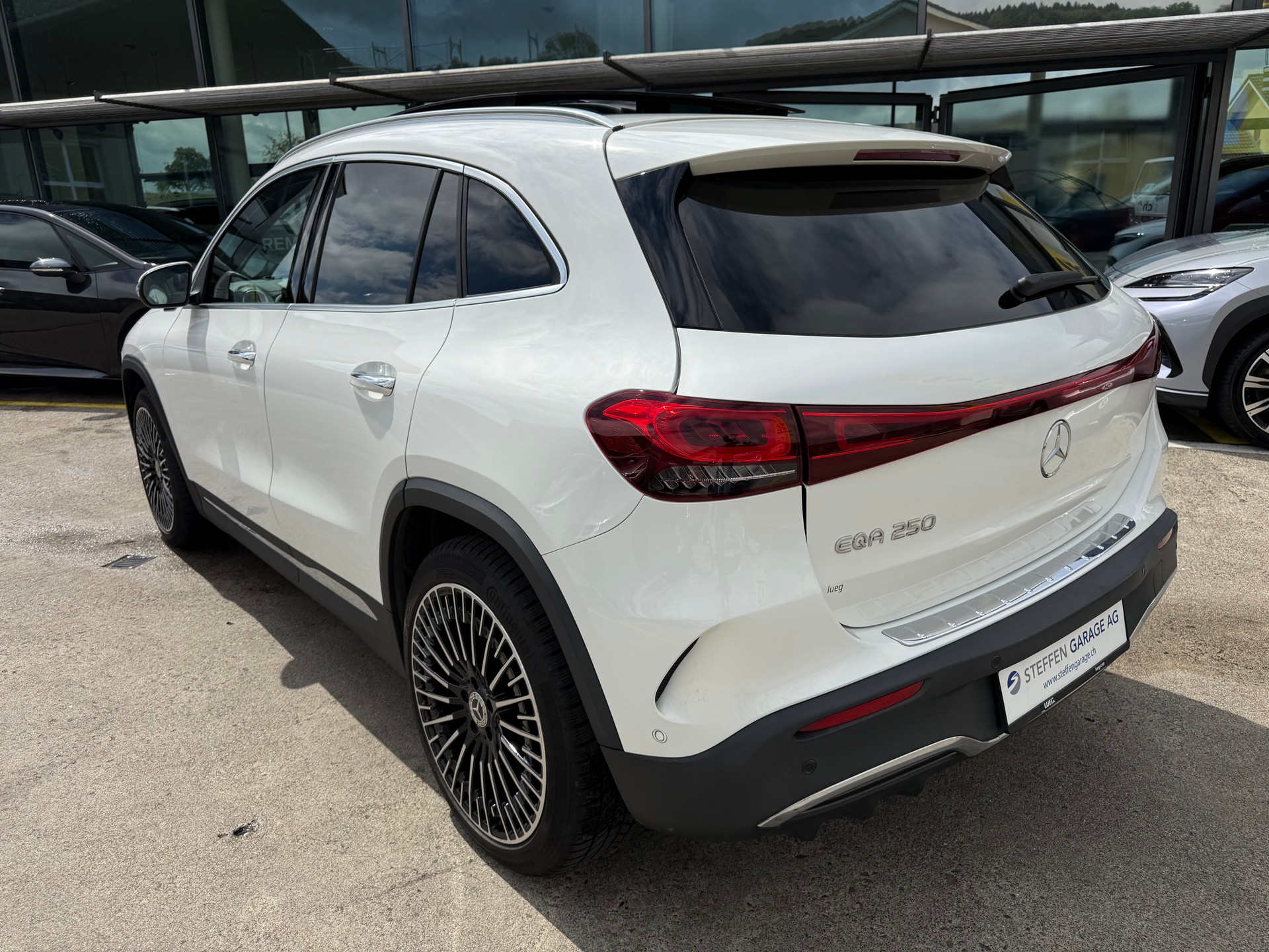 MERCEDES-BENZ EQA 250-image-6