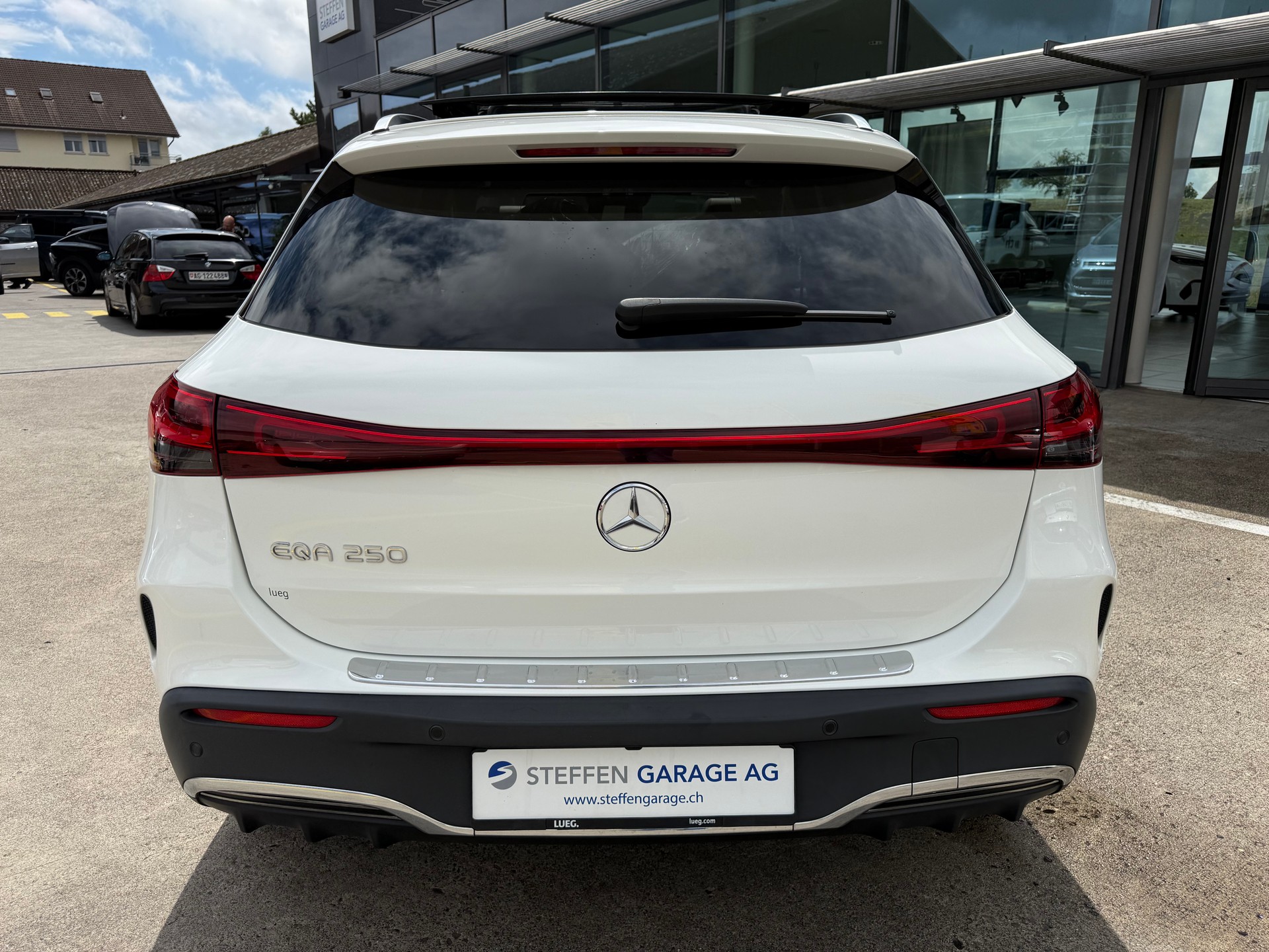 MERCEDES-BENZ EQA 250-image-5