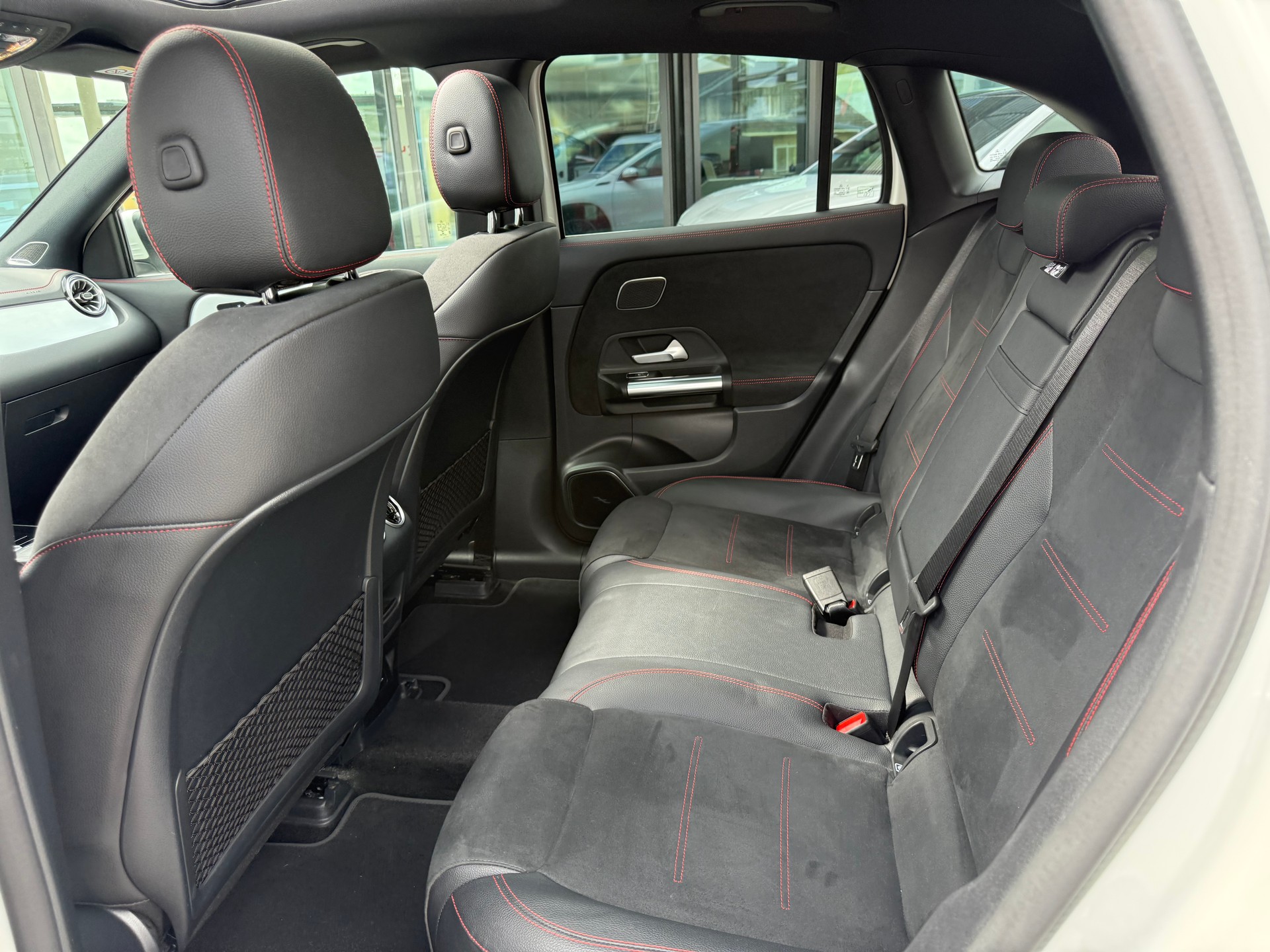 MERCEDES-BENZ EQA 250-image-17